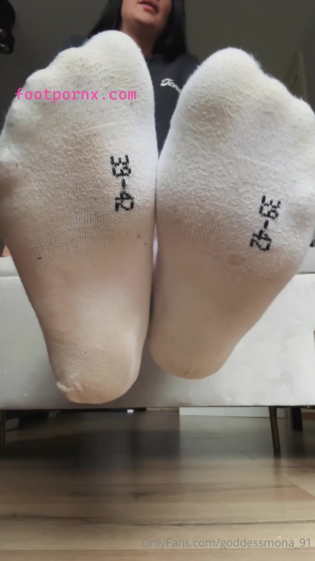 goddessmona_91 foot tease 5