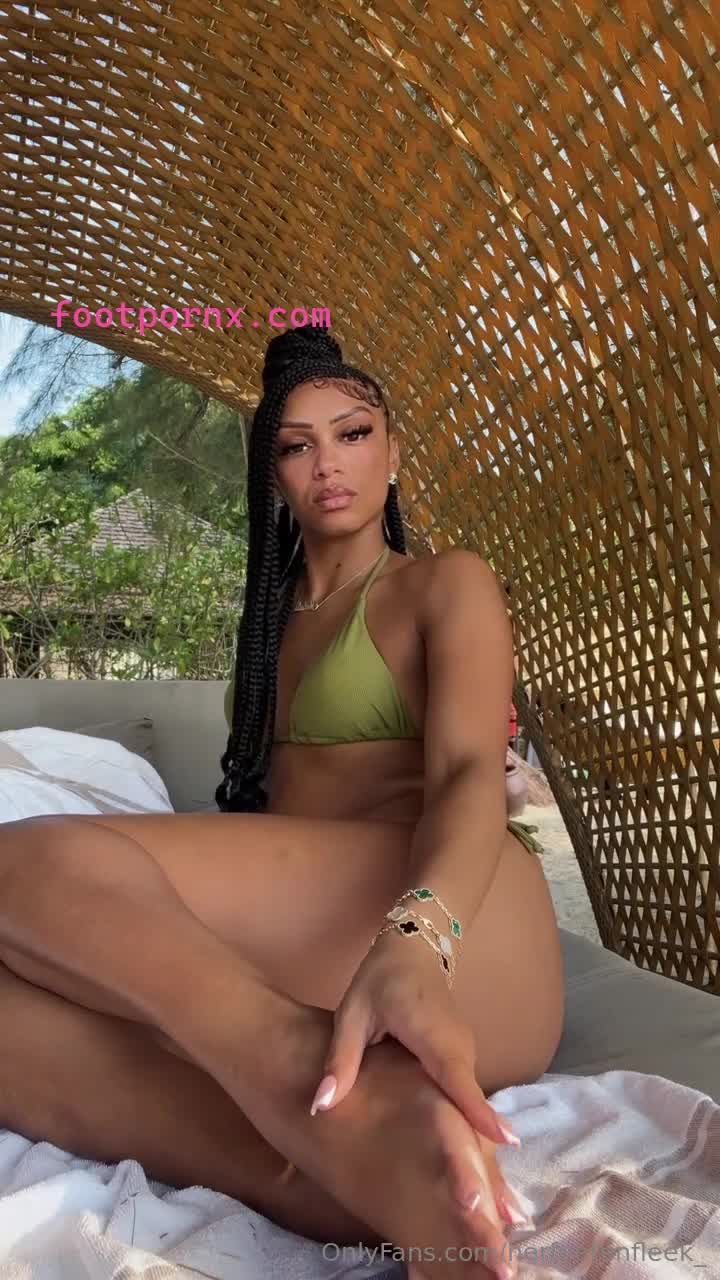 herfeetonfleek_ ebony foot queen super sexy girl 7