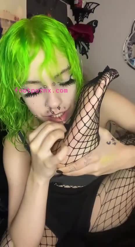 pediprincess emo goth girl  54