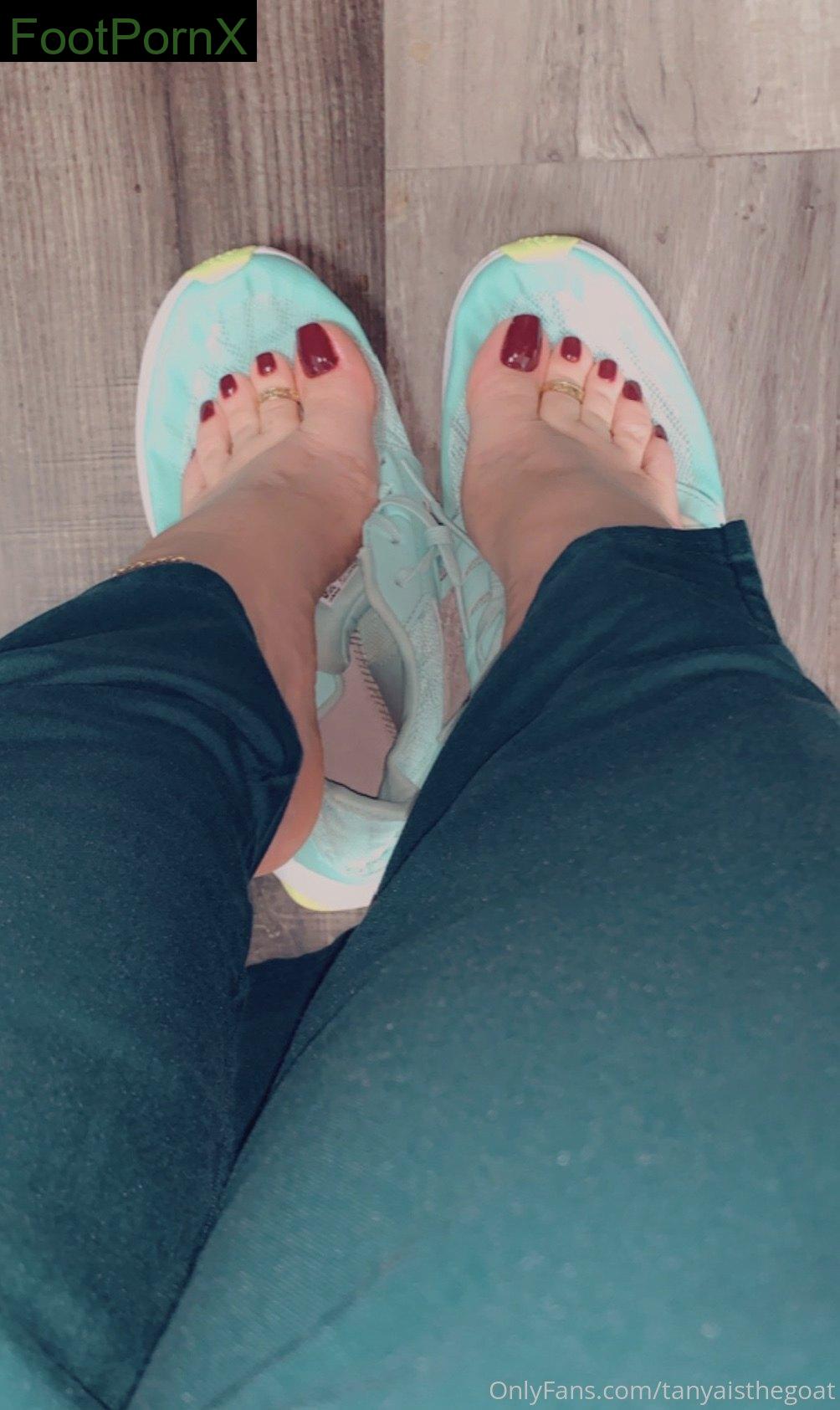 tanyaisthegoat feet