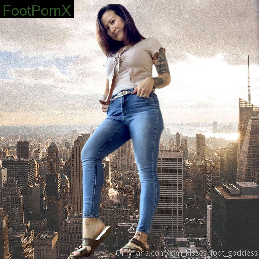 kim_kisses_foot_goddess feet