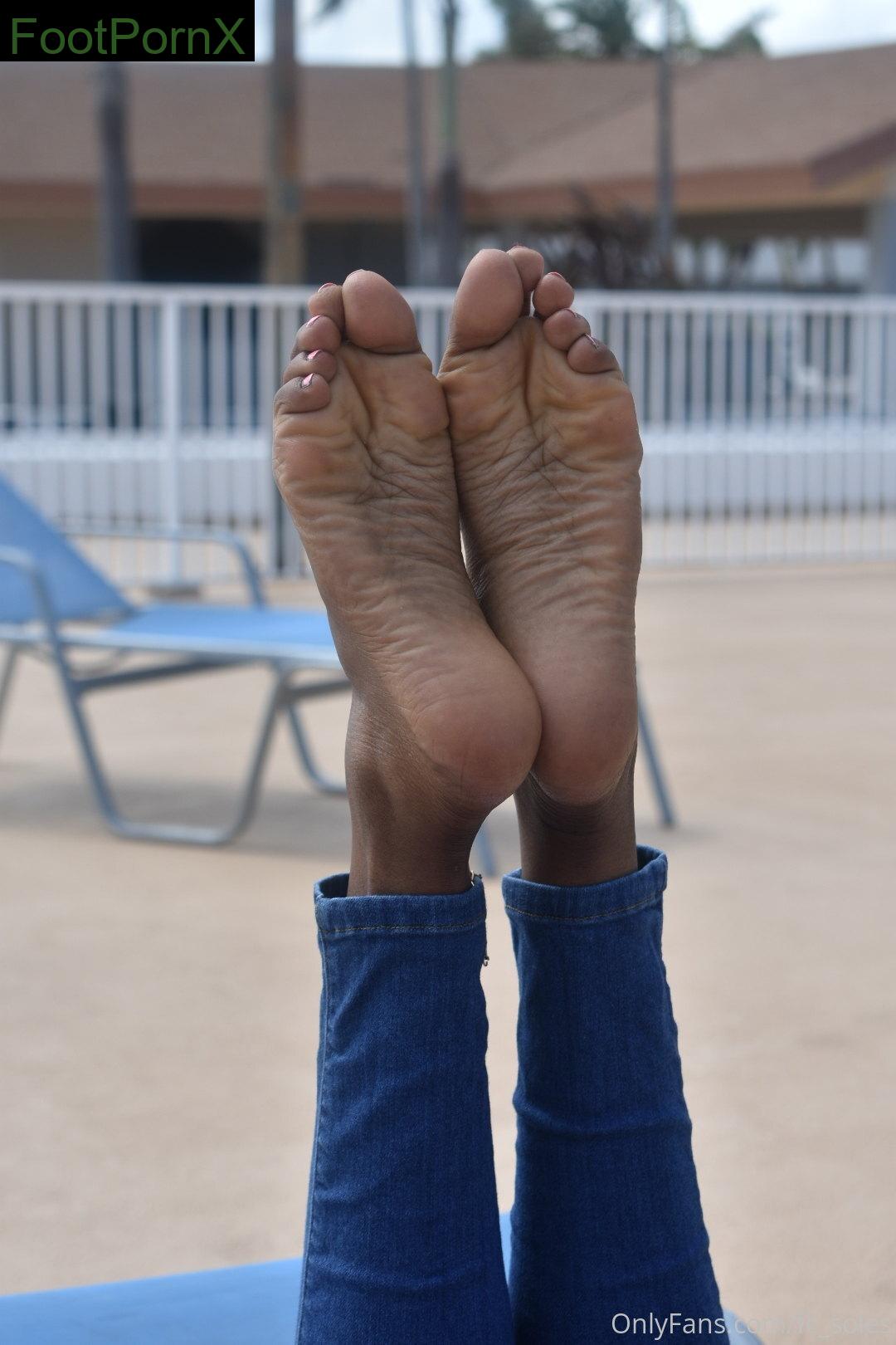 fc_soles feet