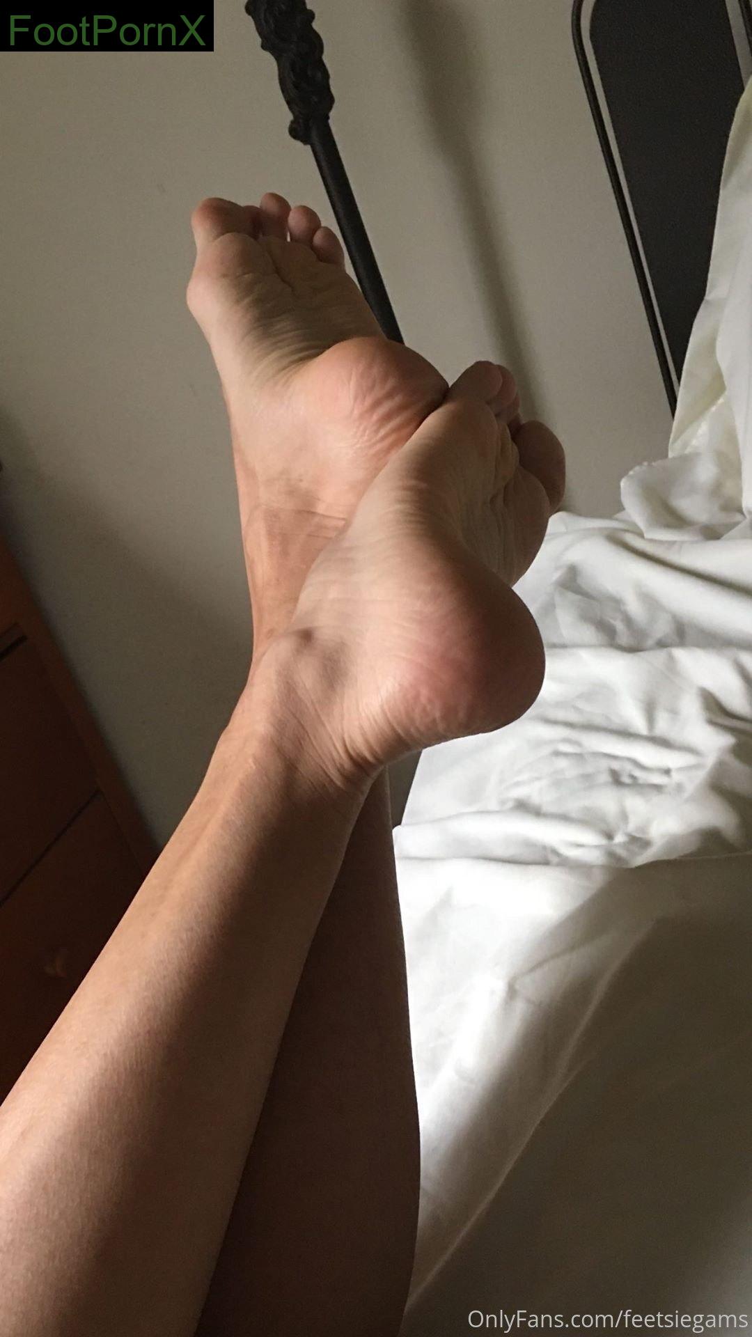 feetsiegams feet