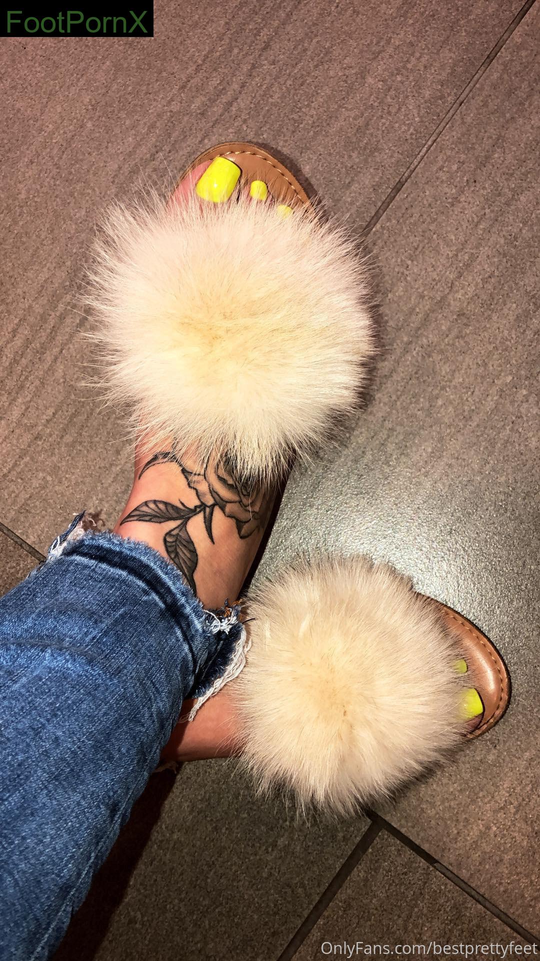 lindabooxo feet