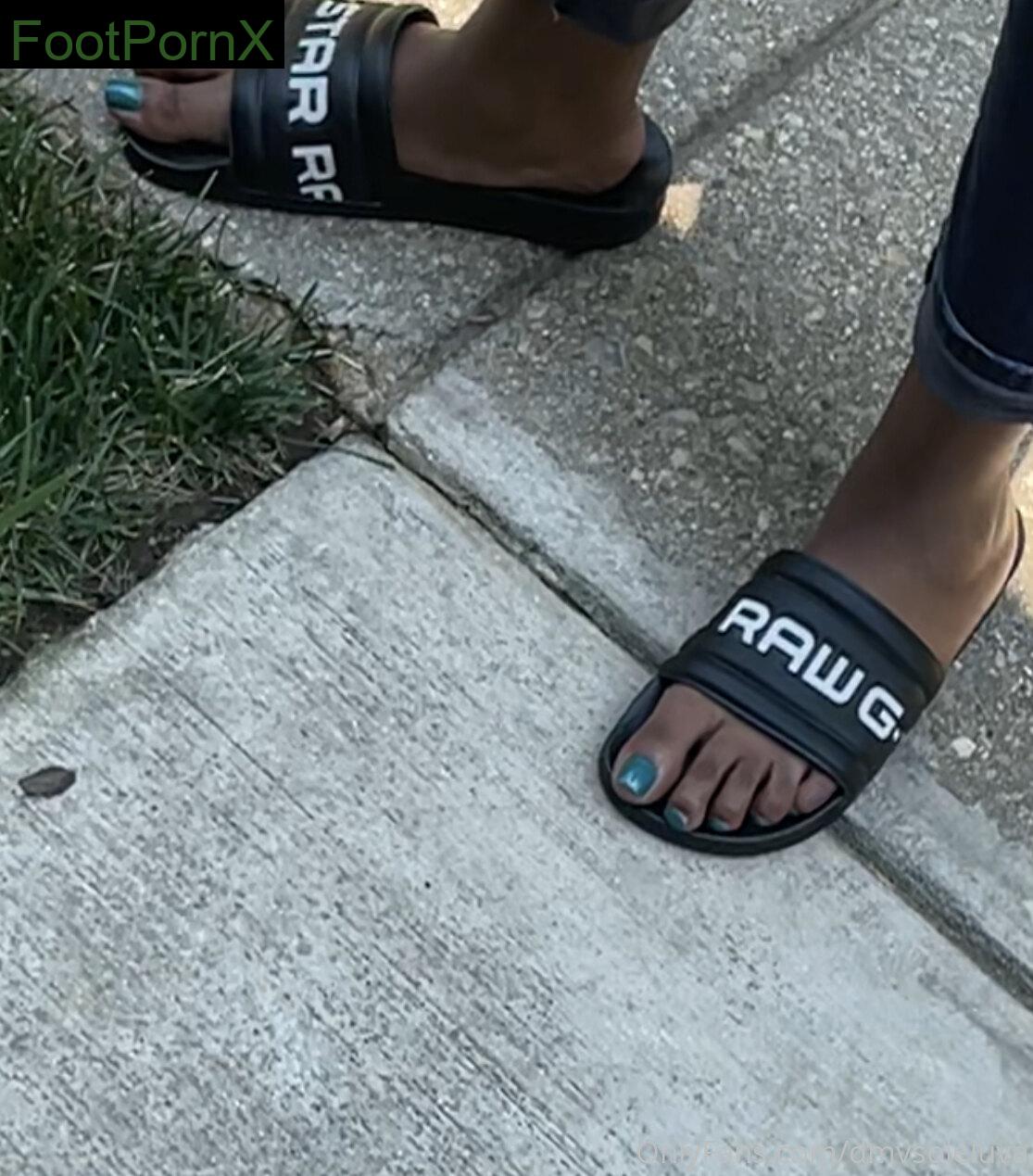 dmvsoleluva feet