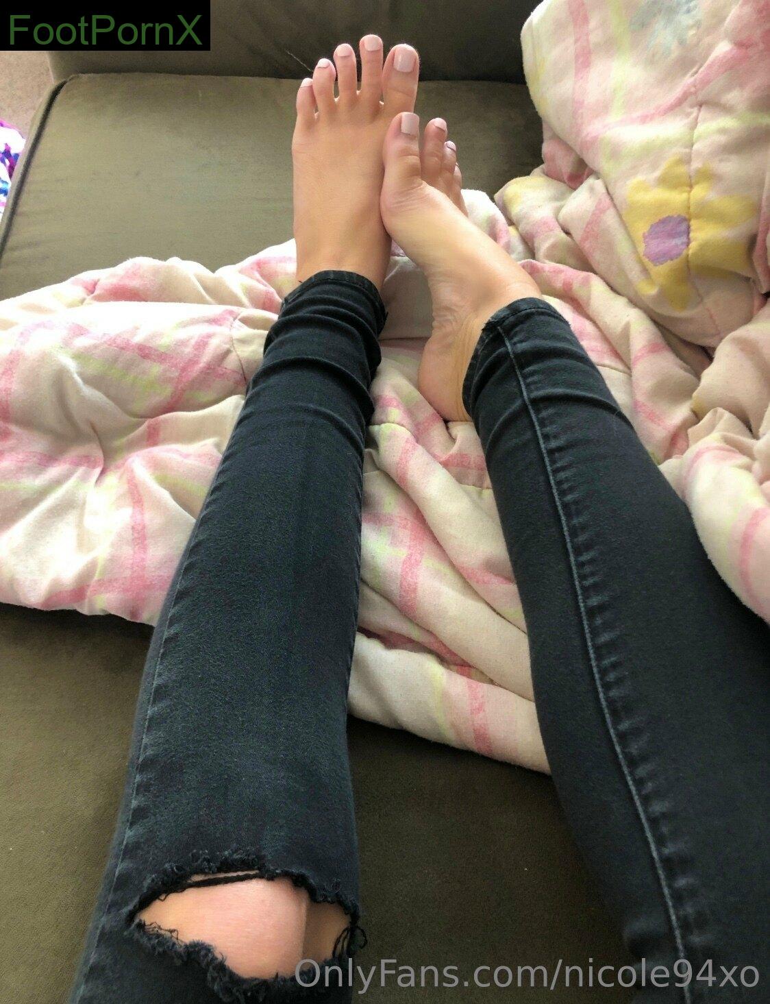 nicole94xo feet