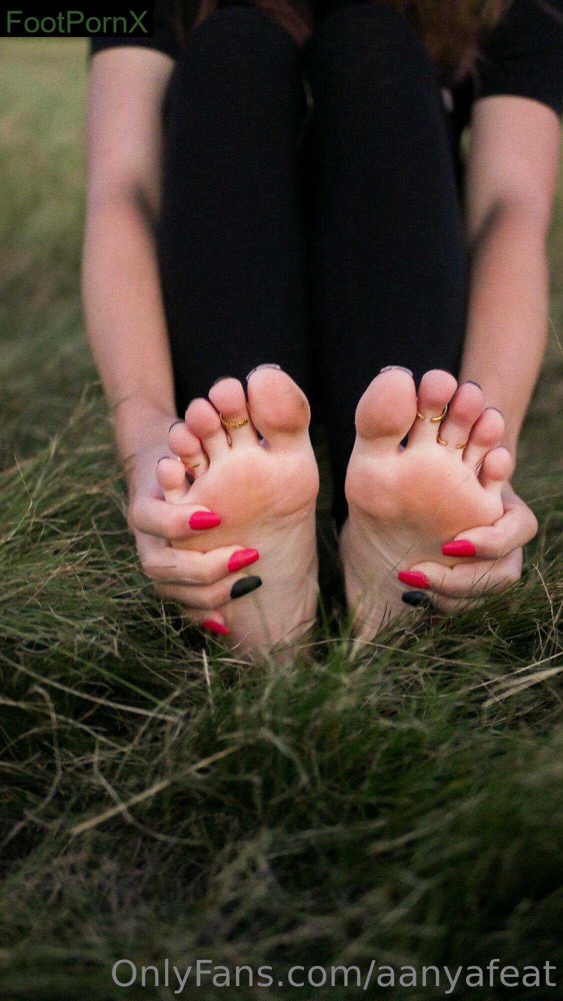 aanyafeat feet
