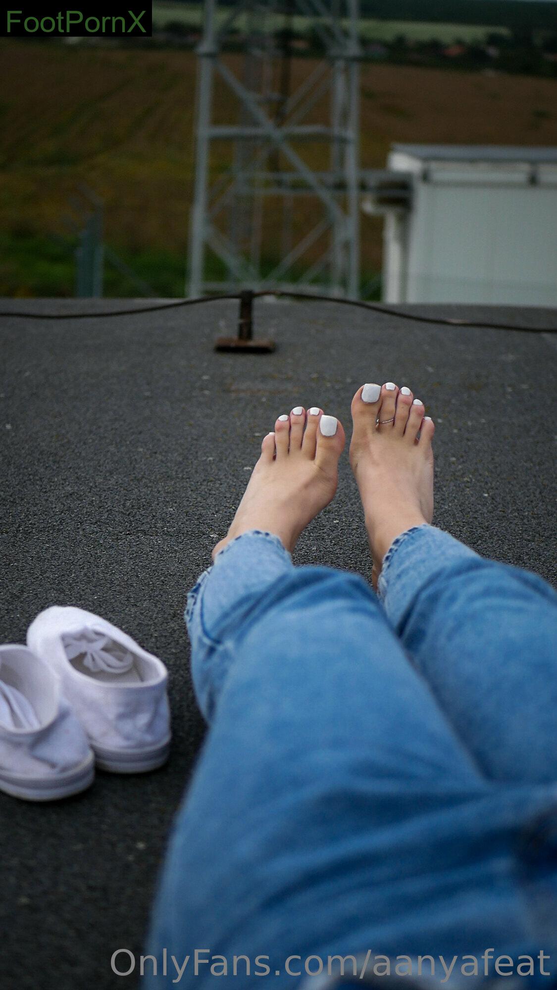 aanyafeat feet