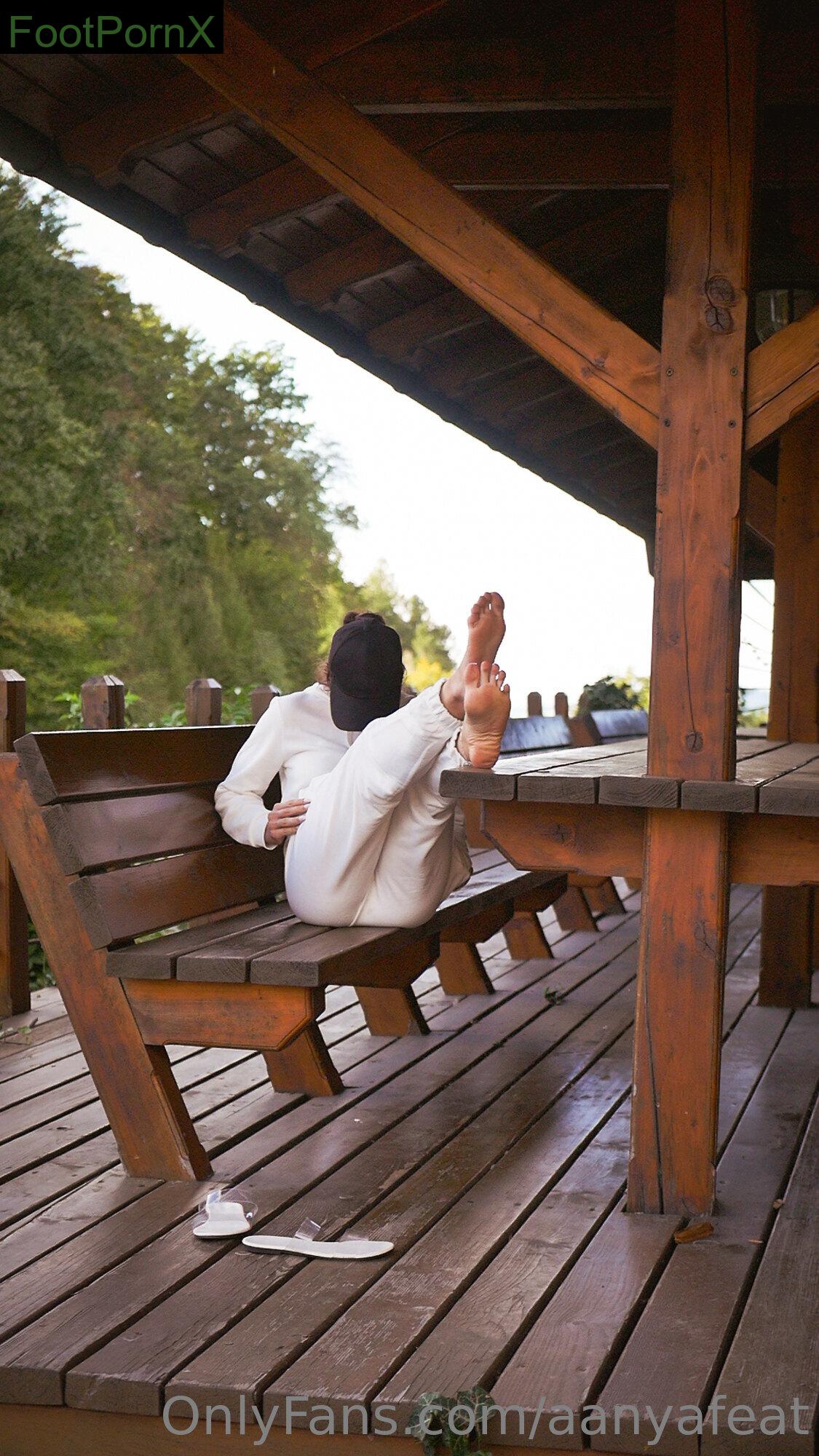 aanyafeat feet
