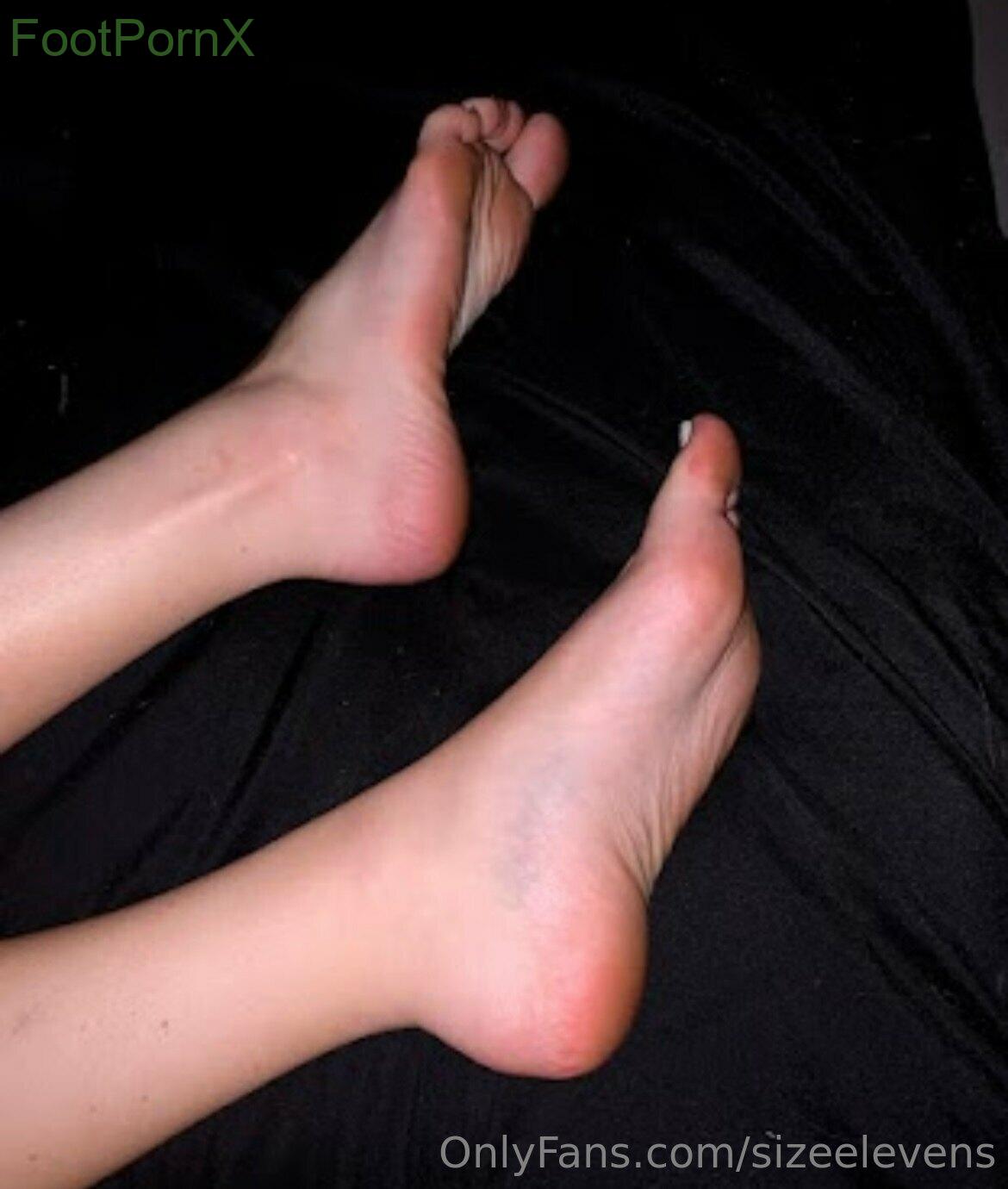 sizeelevens feet