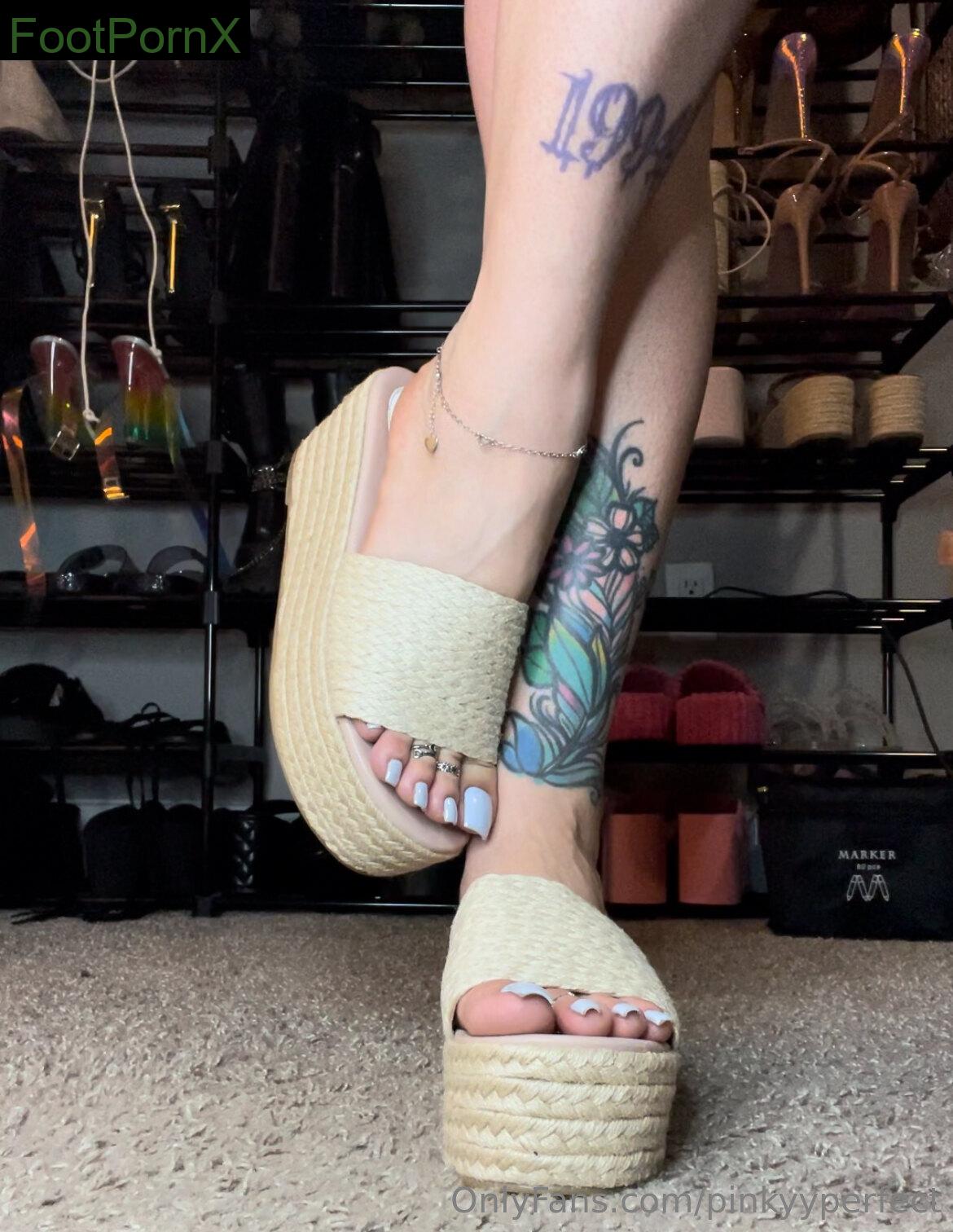 pinkyyperfect feet