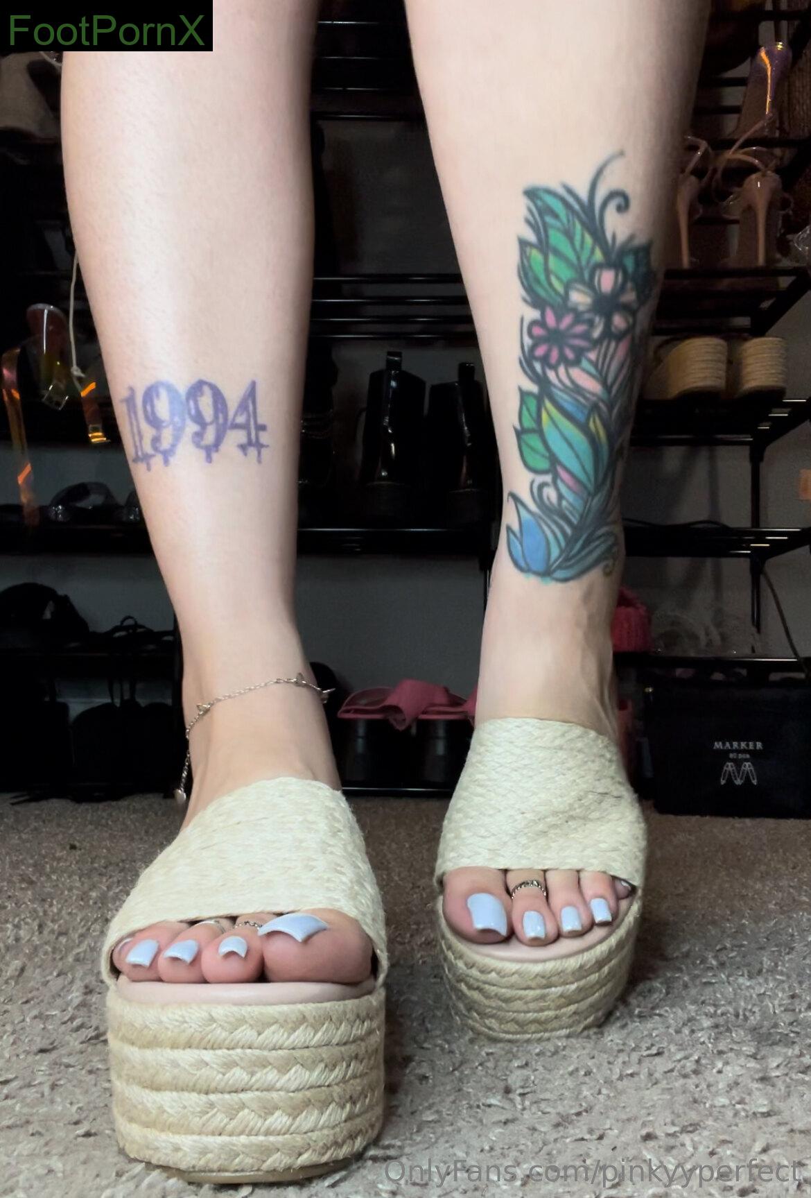 pinkyyperfect feet