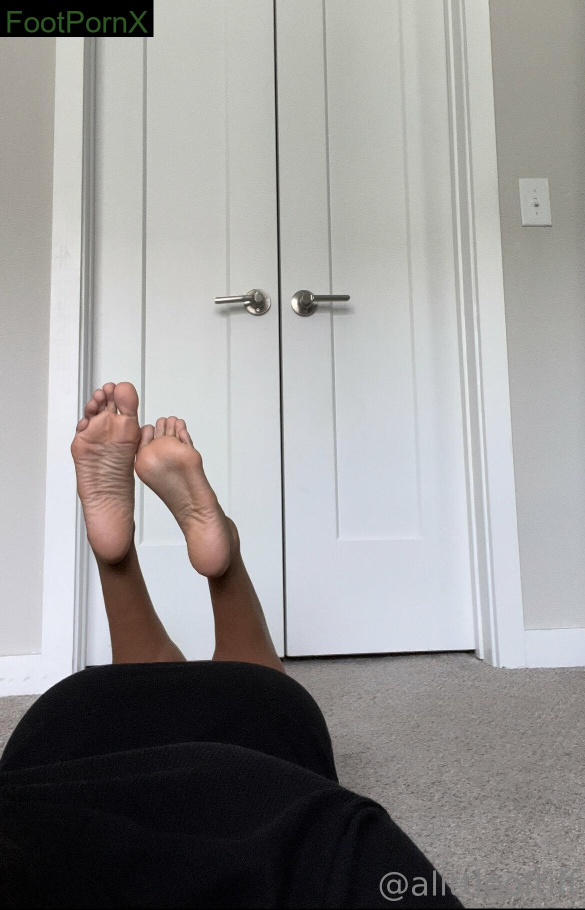 alittleoftiff feet