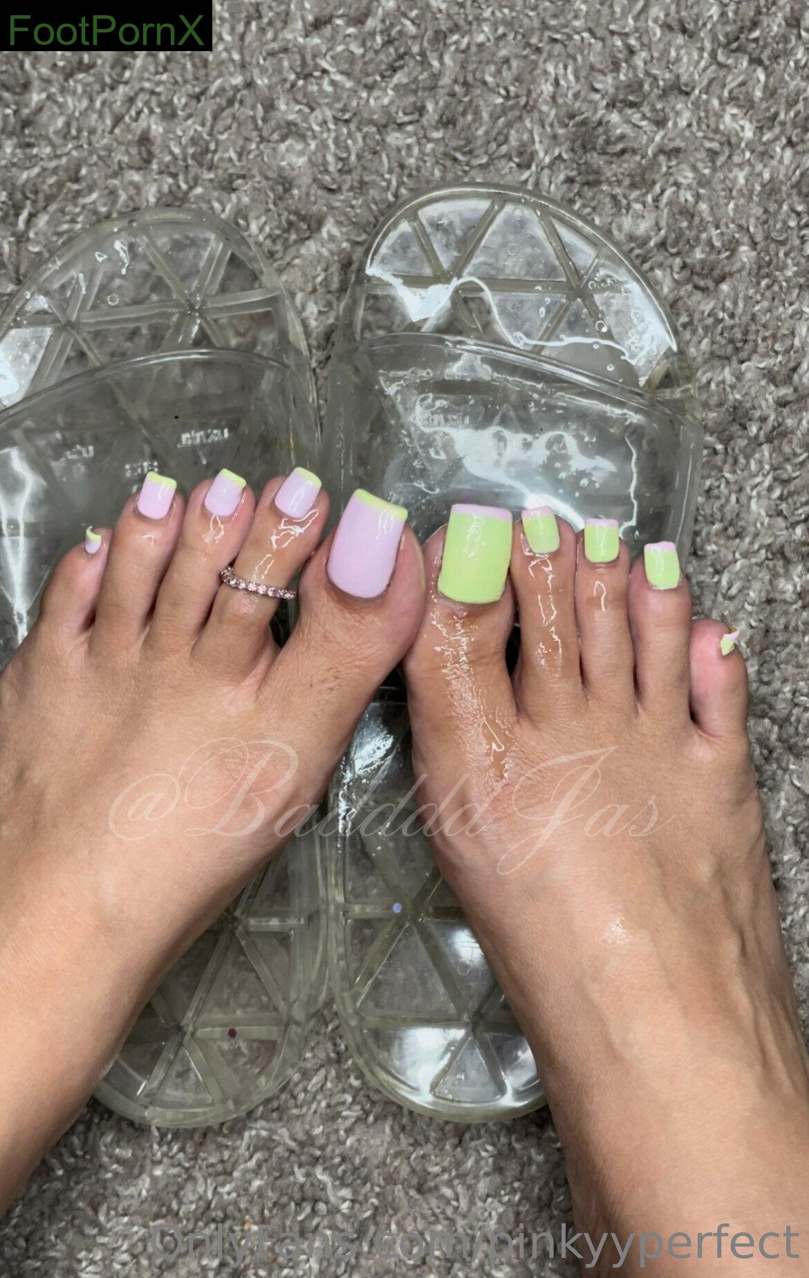 pinkyyperfect feet