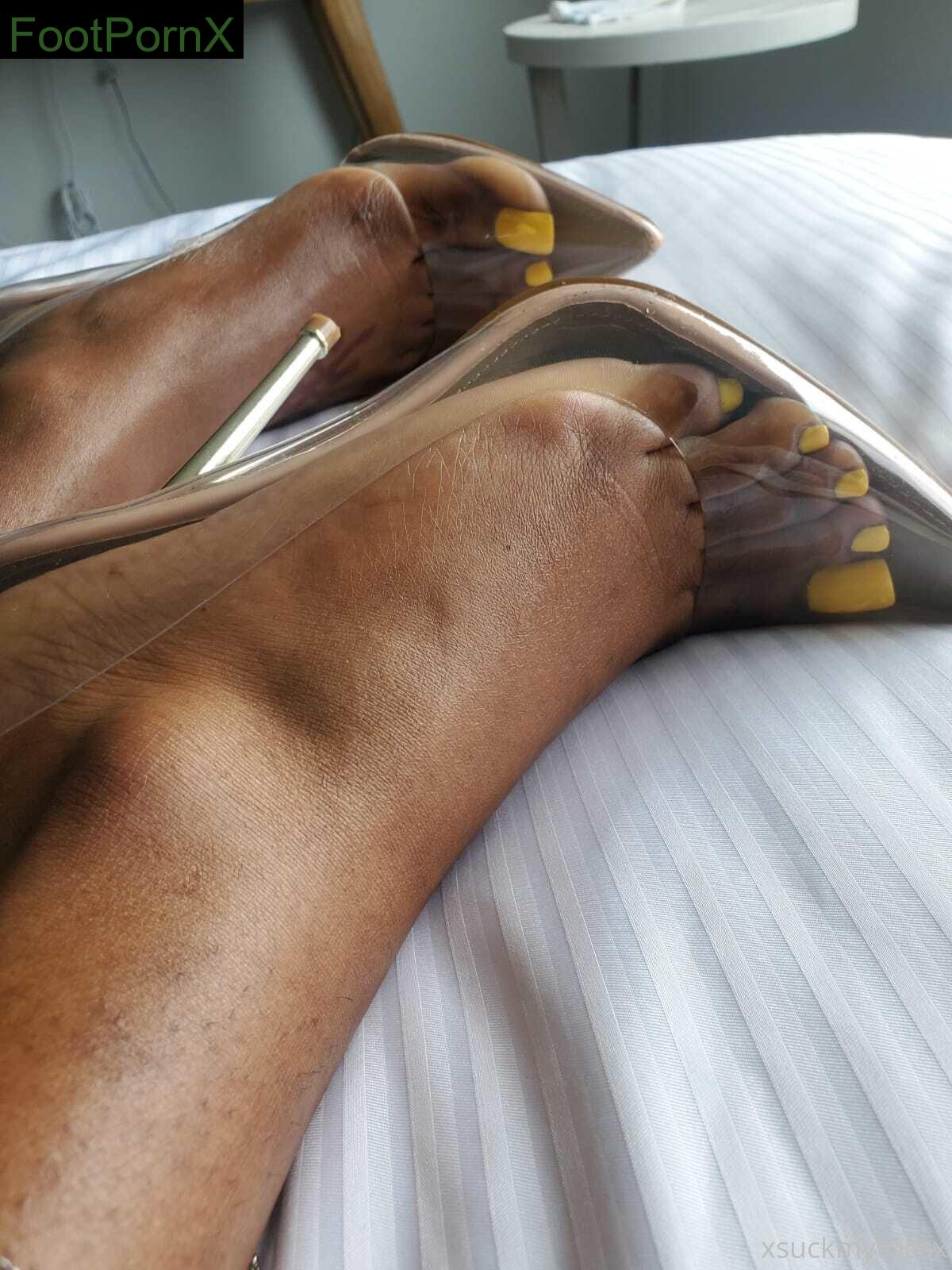 xsuckmytoesx feet