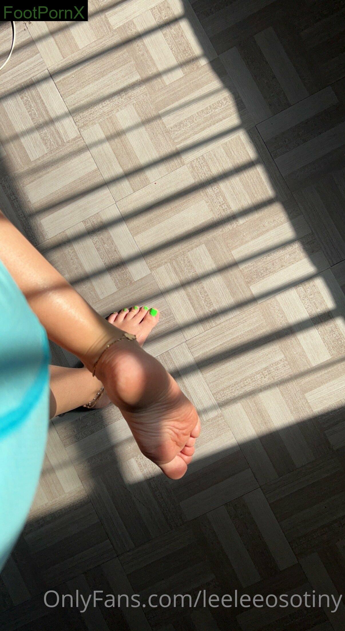 leeleeosotiny feet