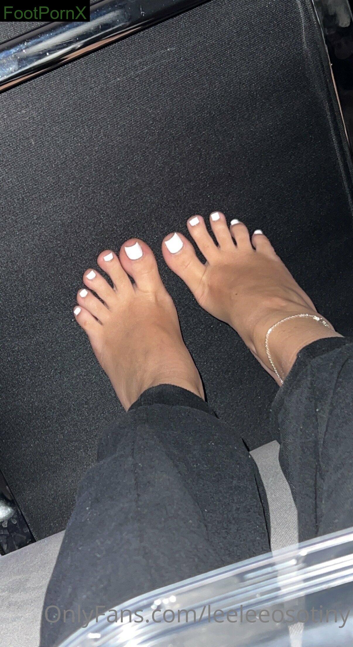 leeleeosotiny feet