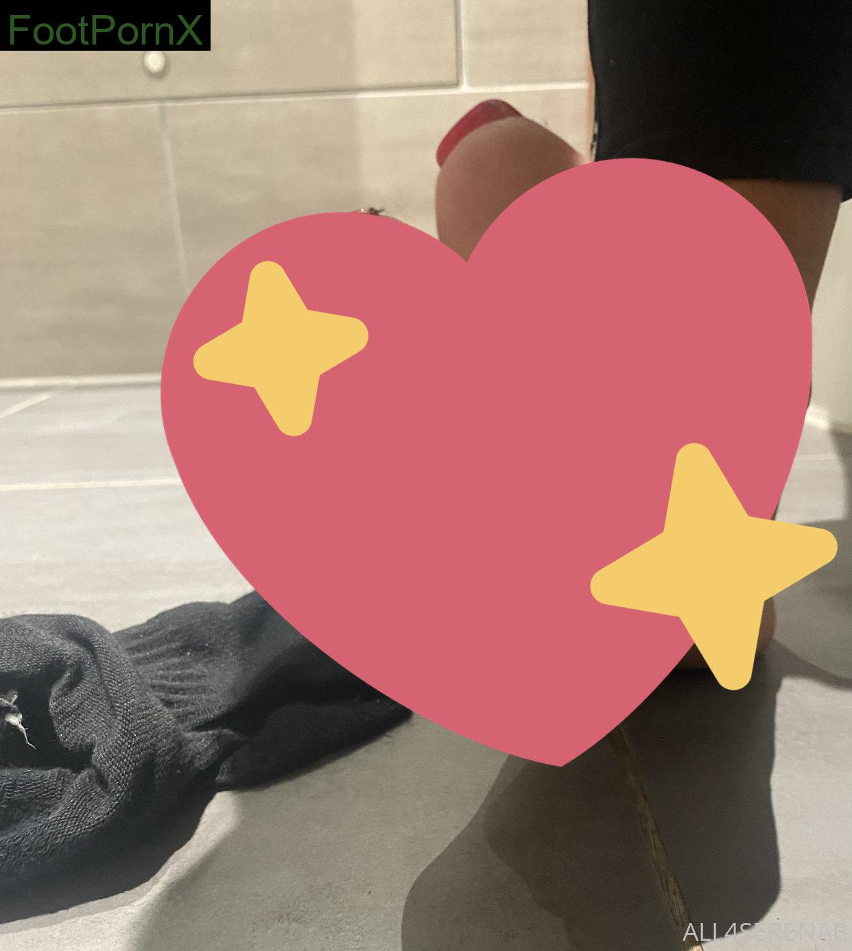 yourqueen__ feet