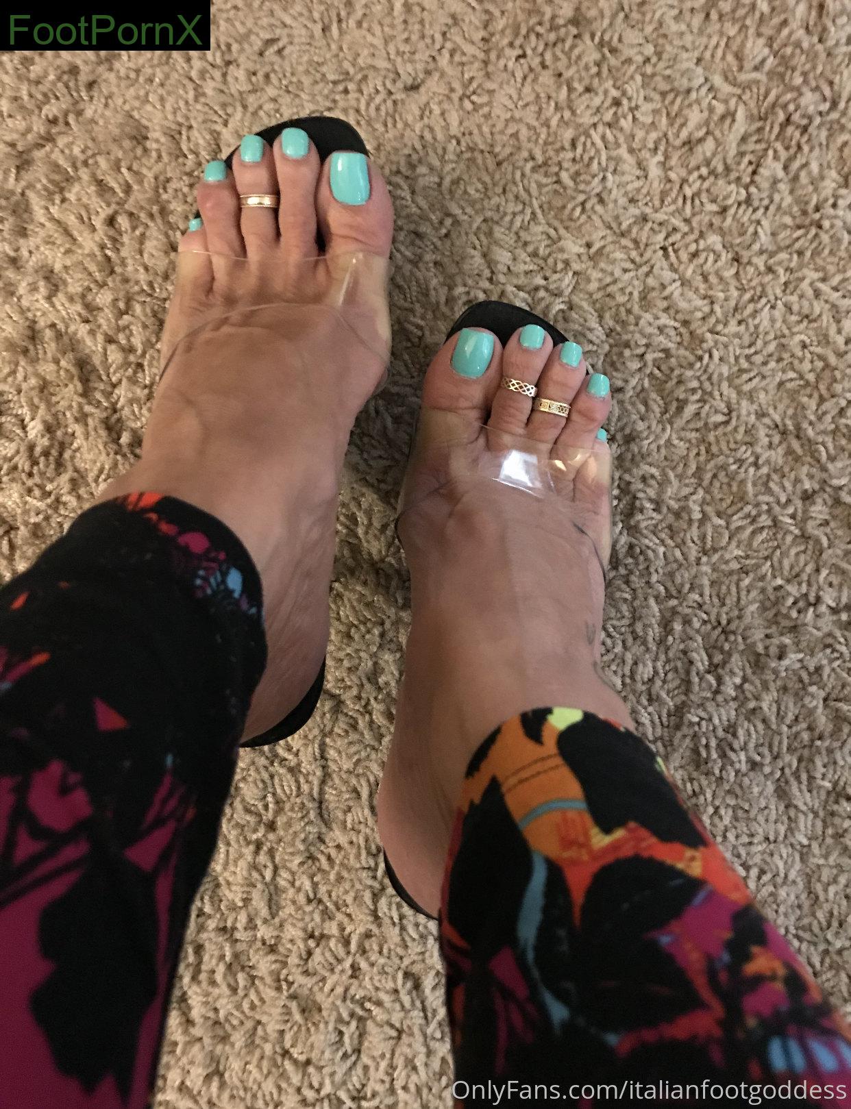 italianfootgoddess feet