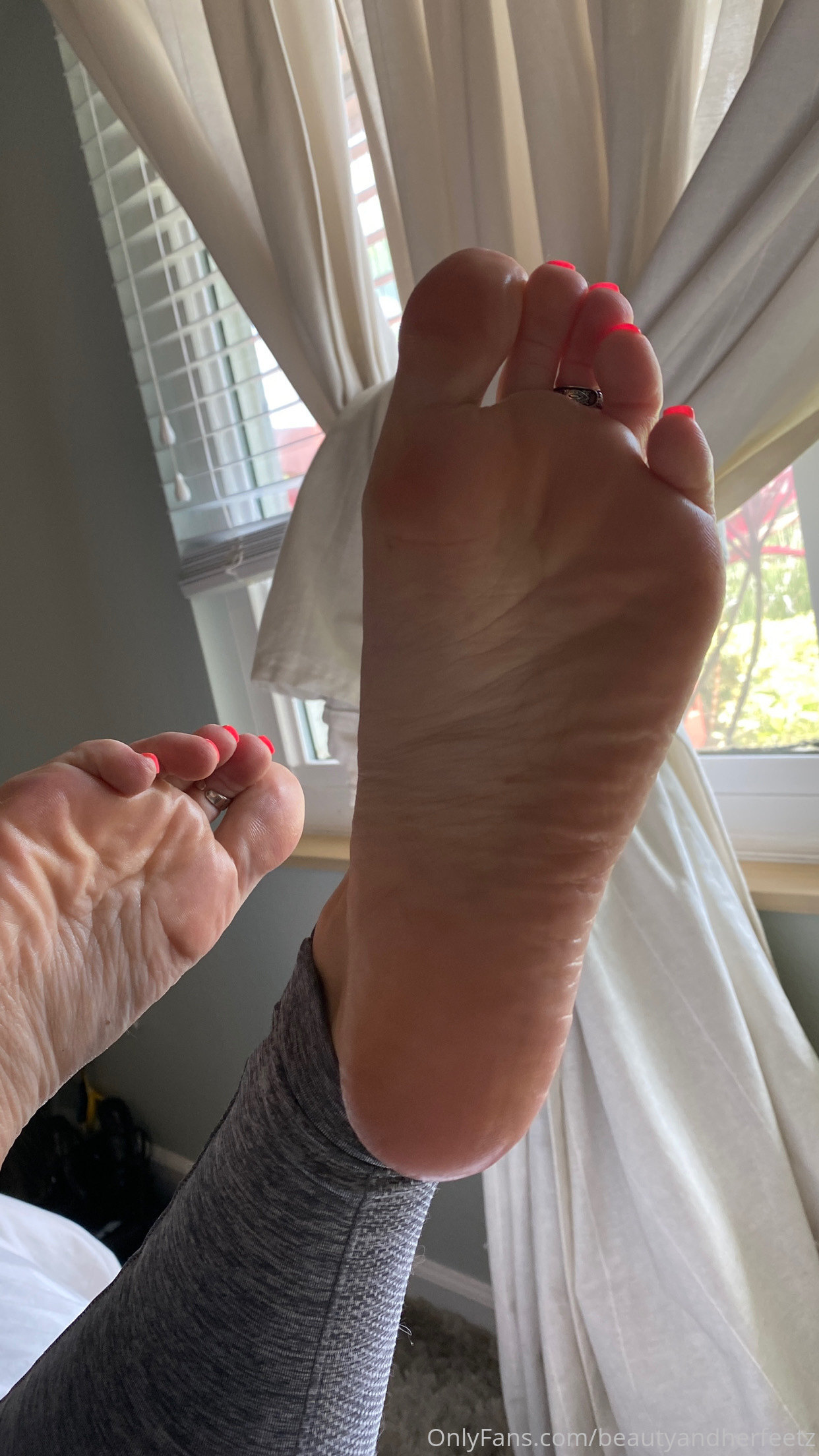 beautyandherfeetz feet