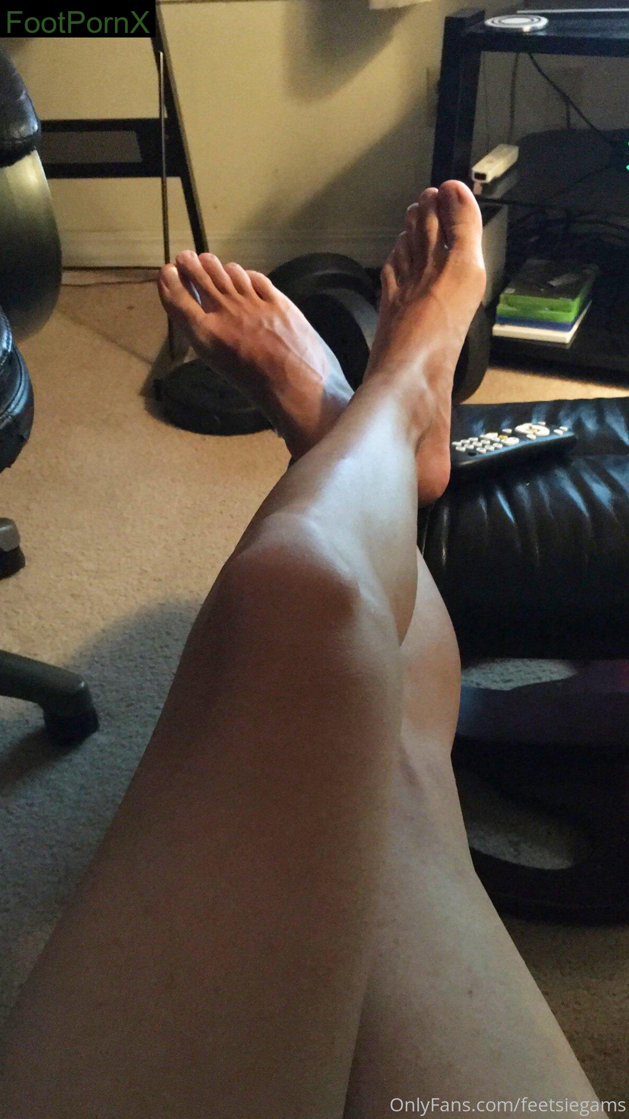 feetsiegams feet