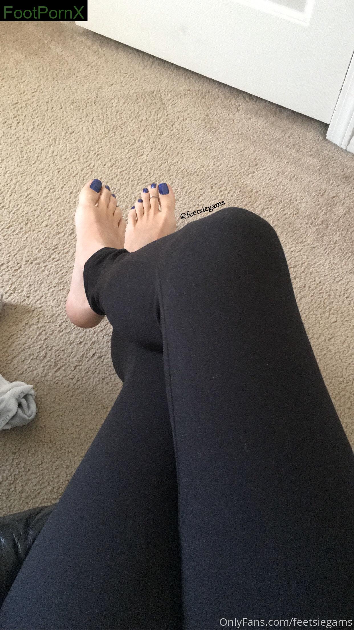 feetsiegams feet