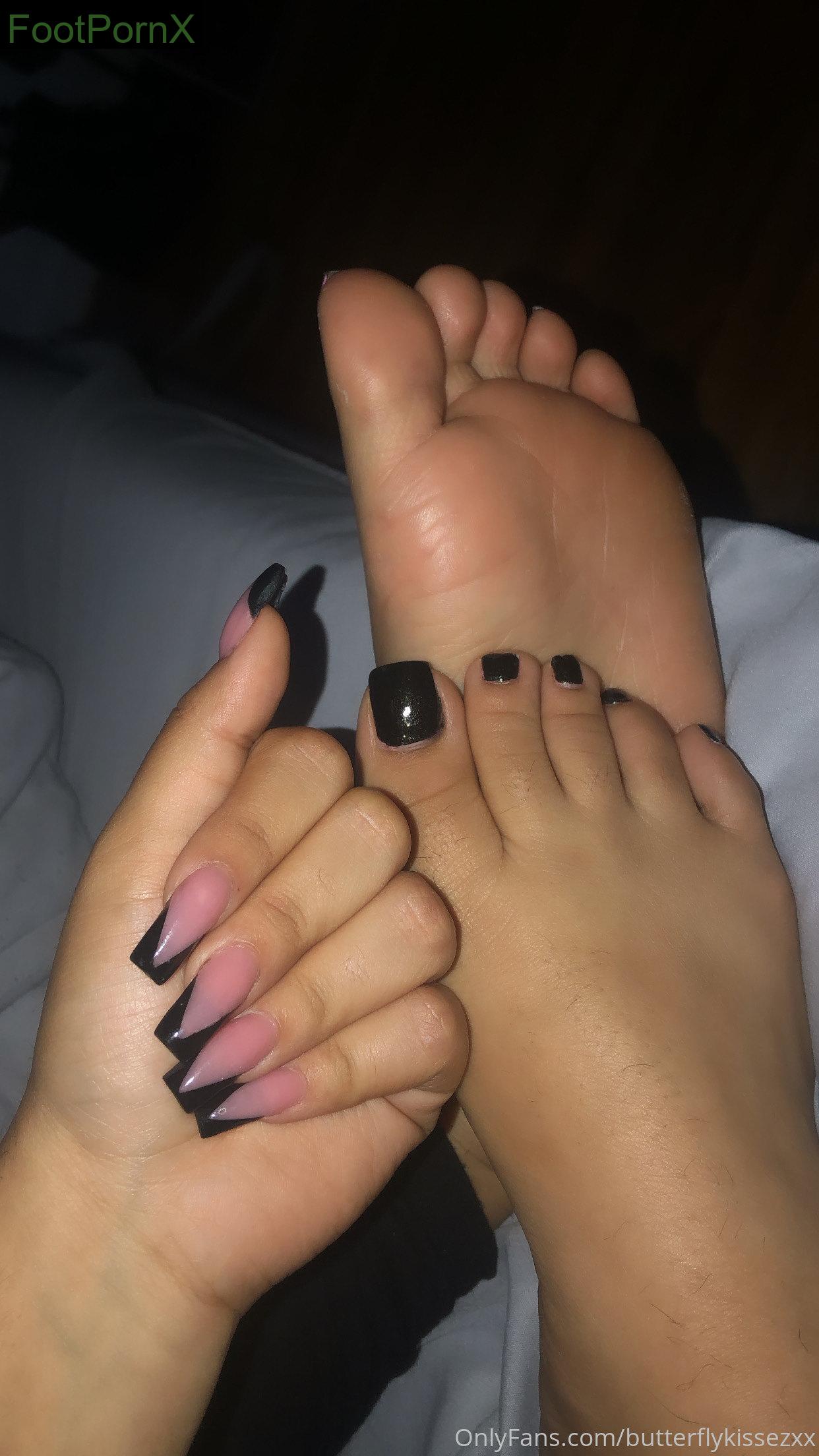 dirtydiannaaa feet