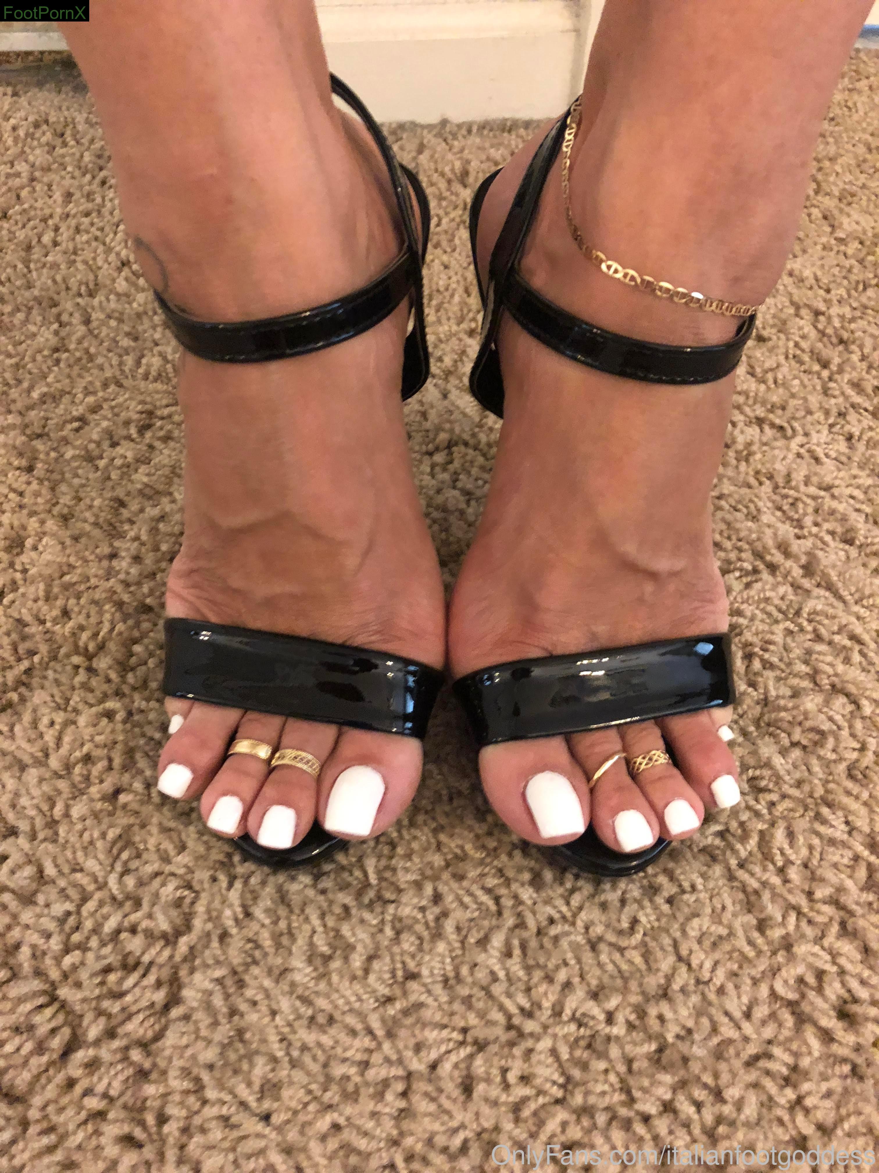 italianfootgoddess feet