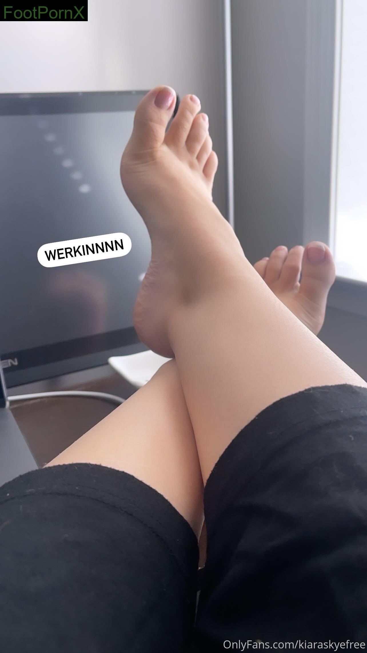 kiaraskyefree feet