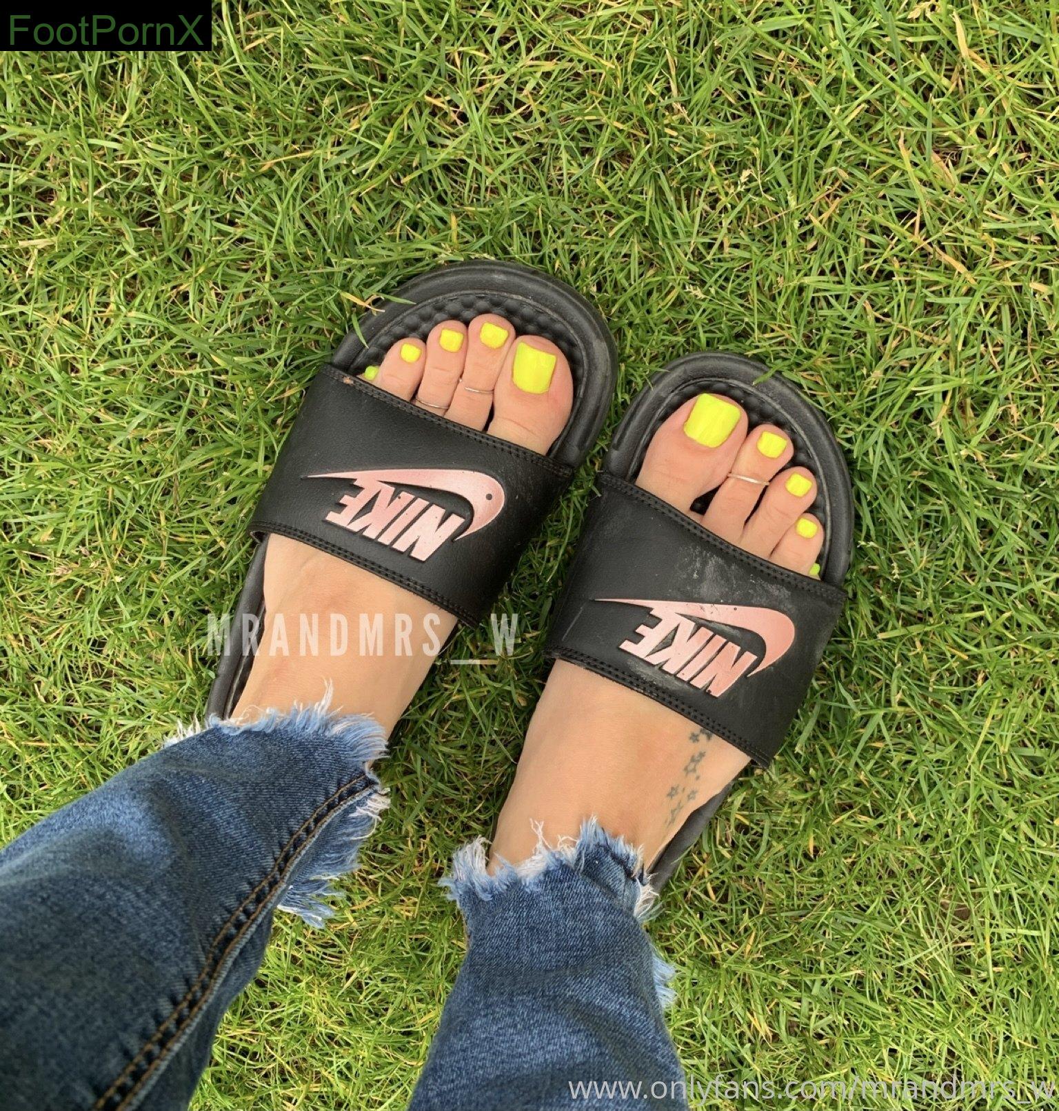 mrandmrs_w feet