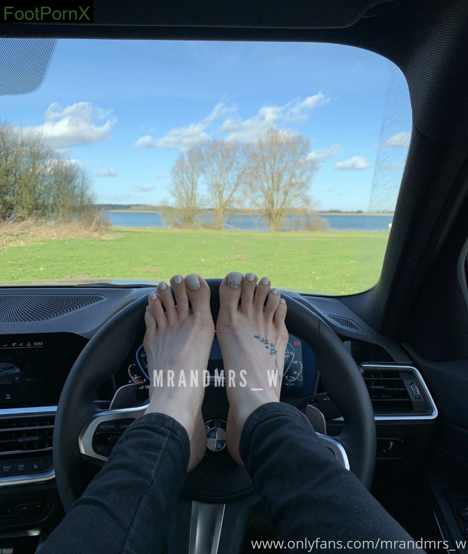 mrandmrs_w feet