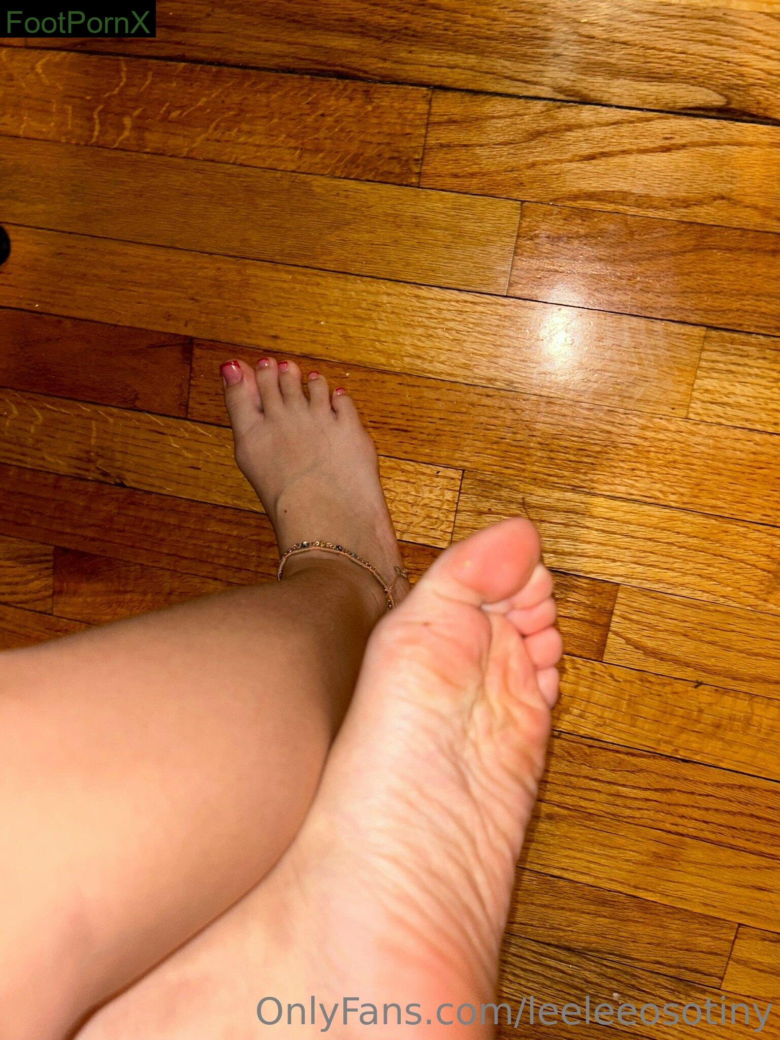 leeleeosotiny feet