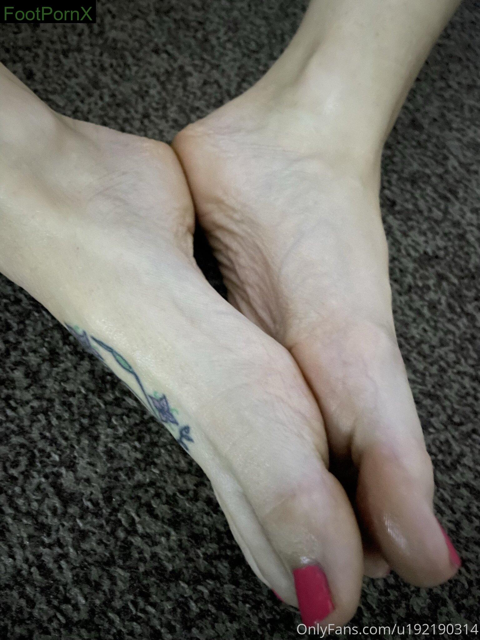 myprettyfeet696969 feet