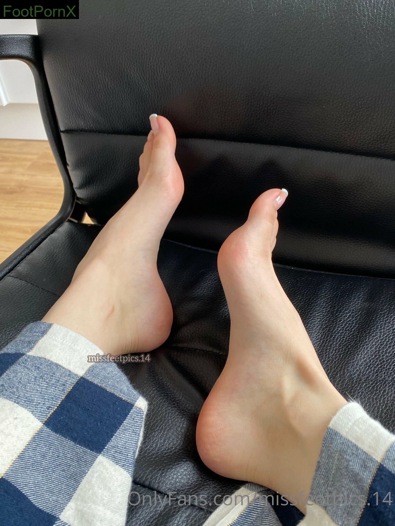 missfeetpics.14 feet