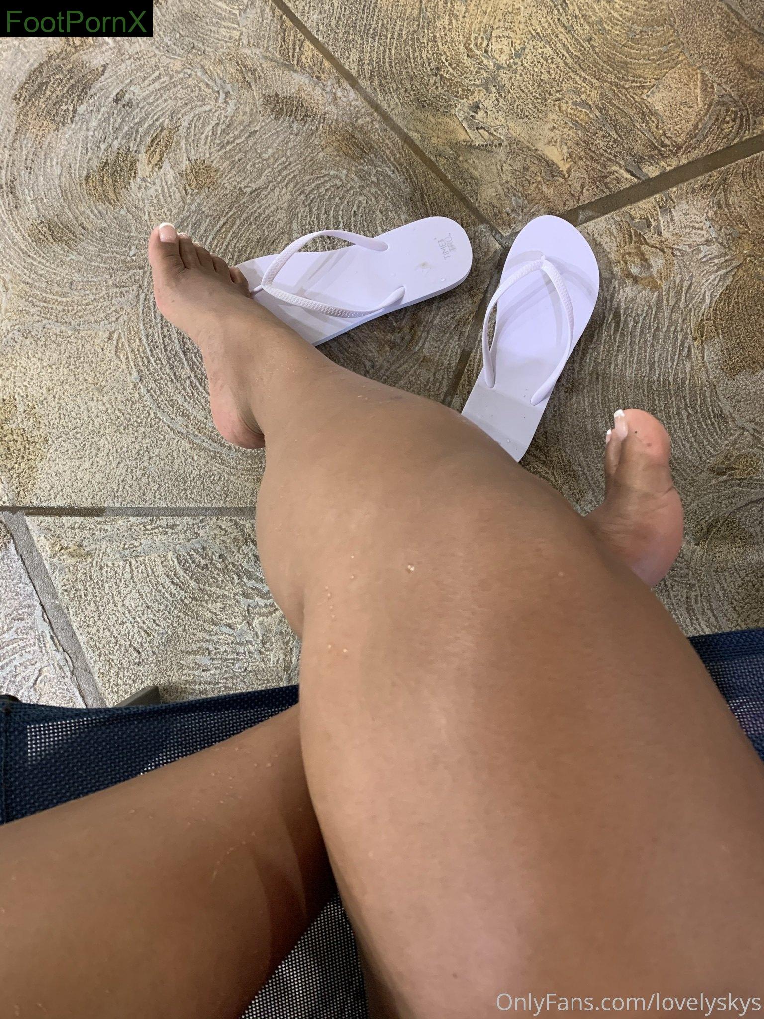 lovelyskys feet