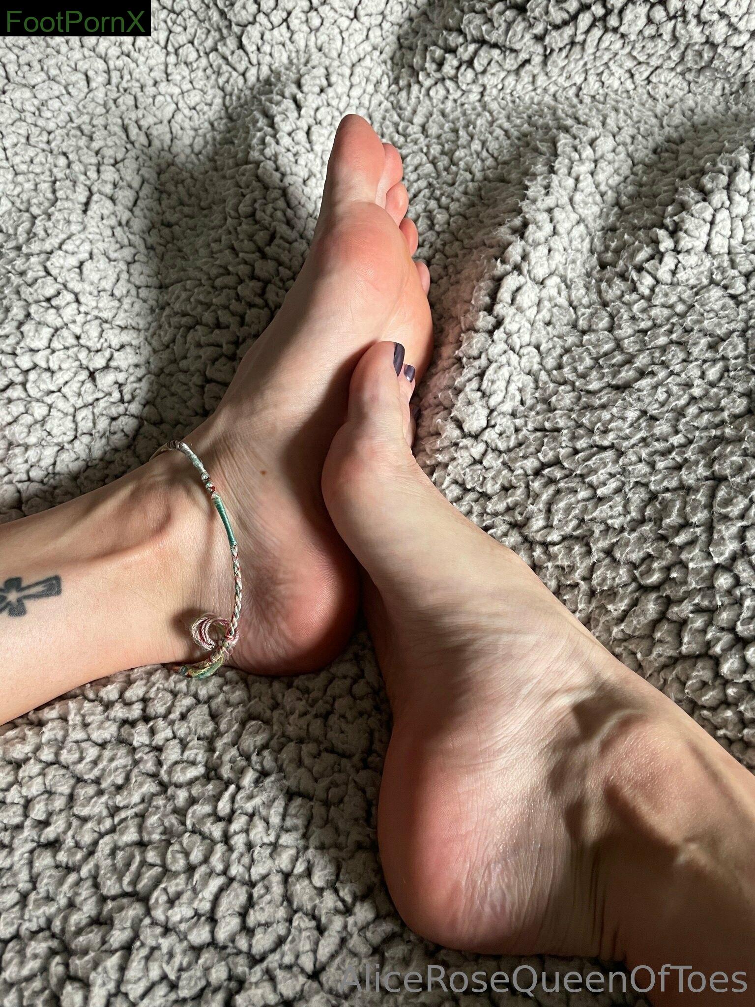 alicerosequeenoftoes feet