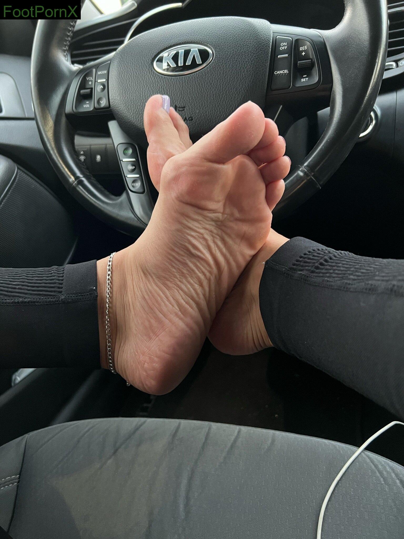alittleoftiff feet