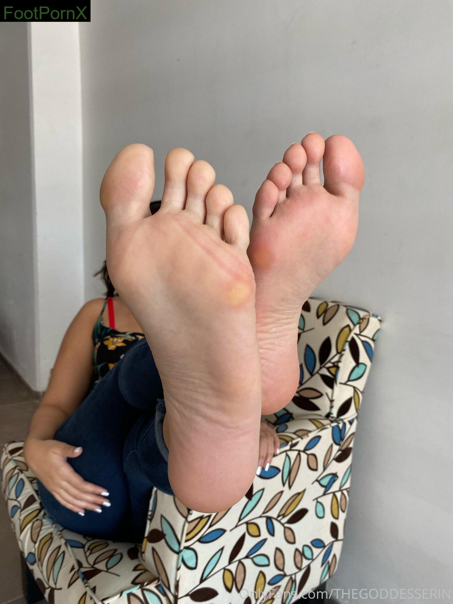 thegoddesserin feet