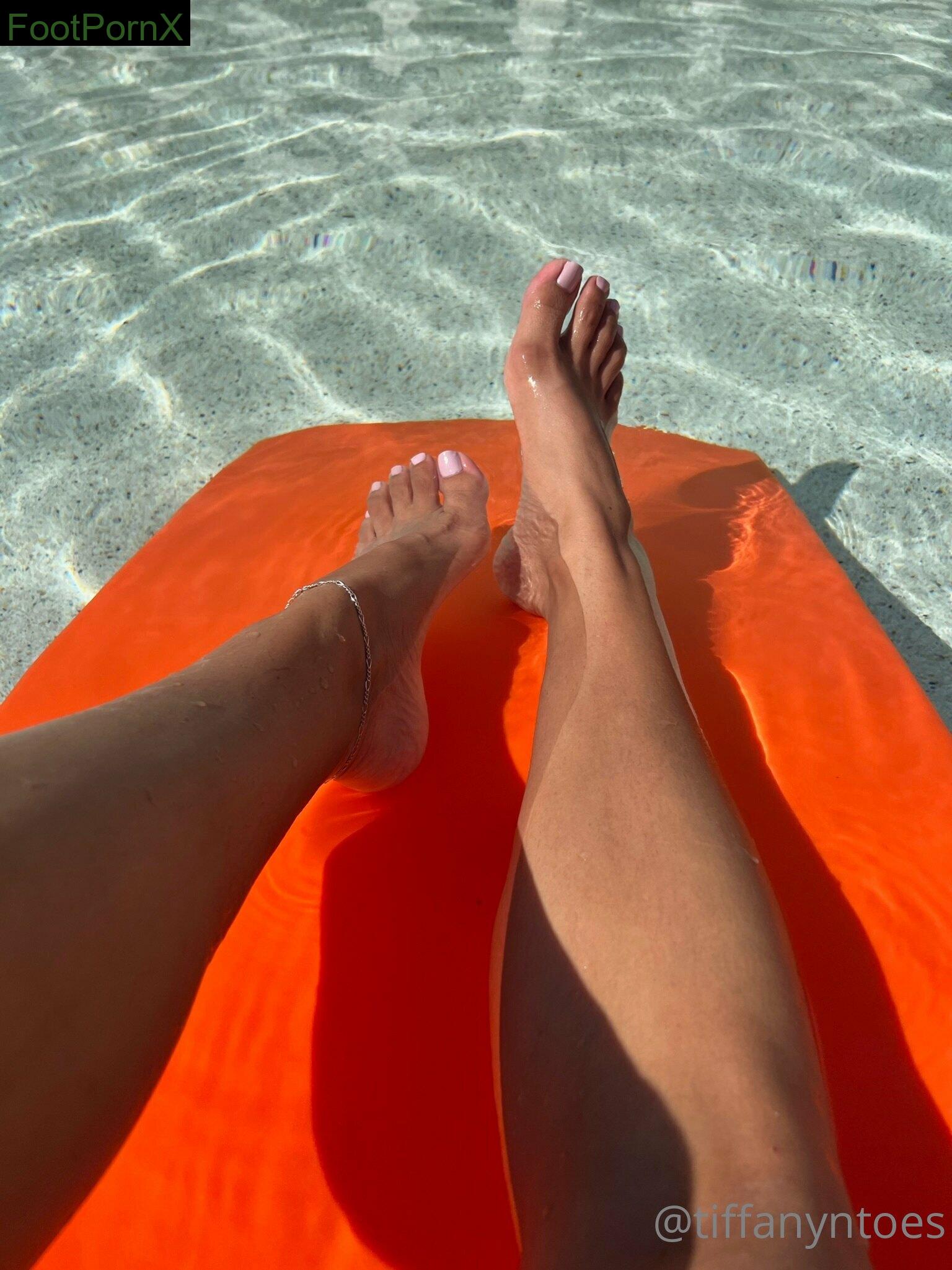 alittleoftiff feet