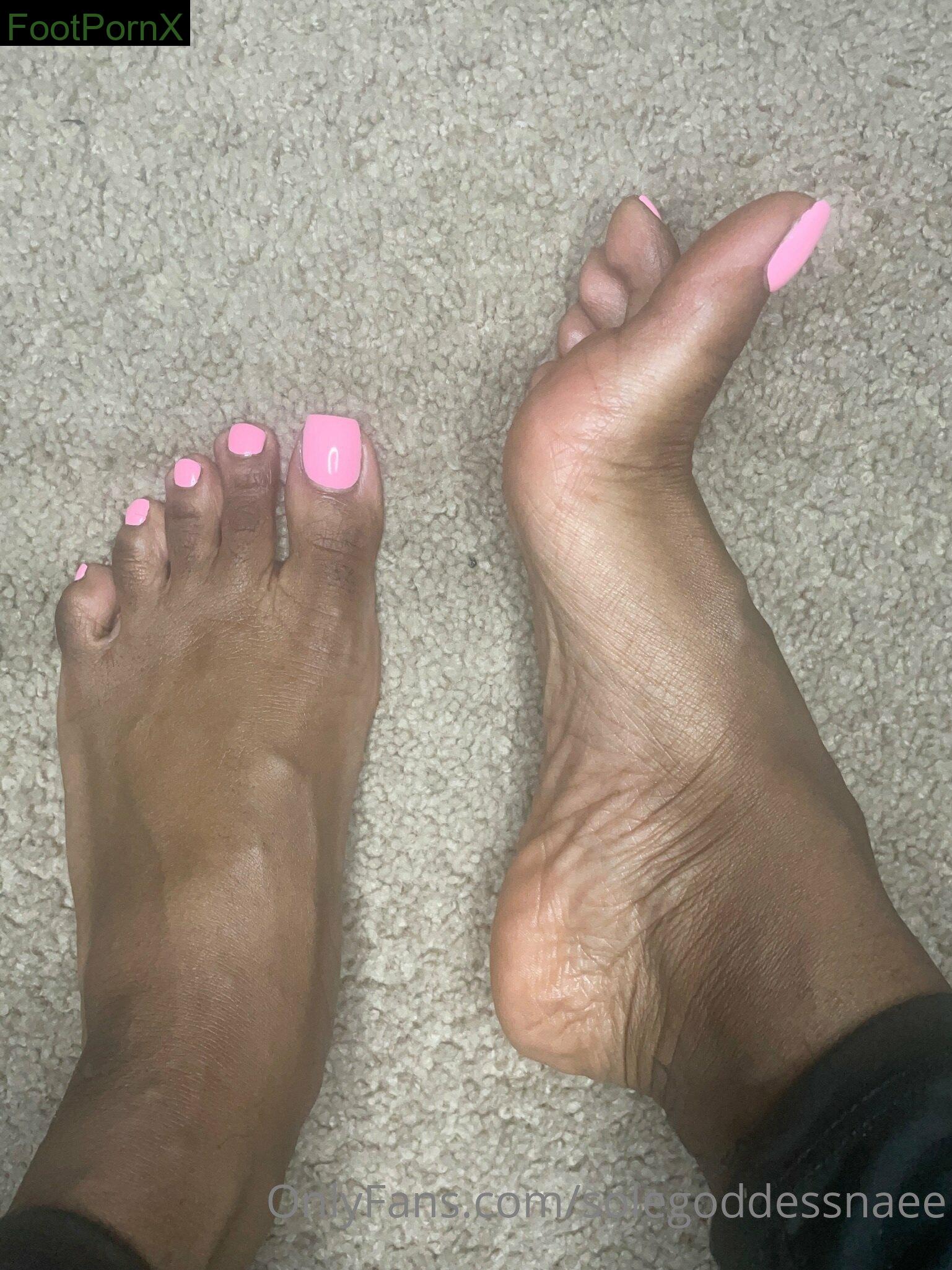 solegoddessnaee feet