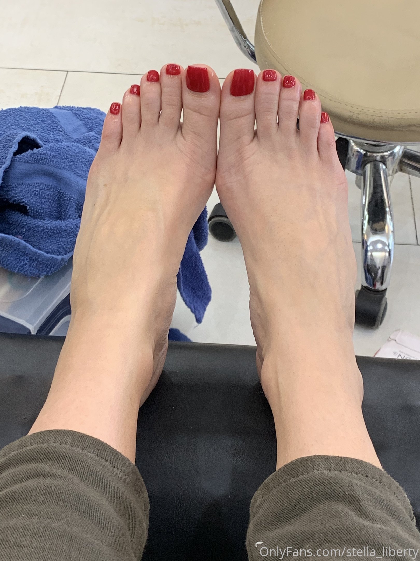 stella_liberty feet