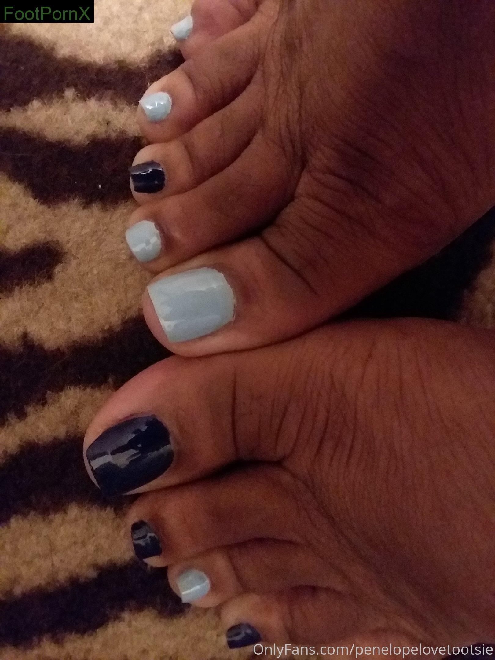 penelopelovetootsiez feet