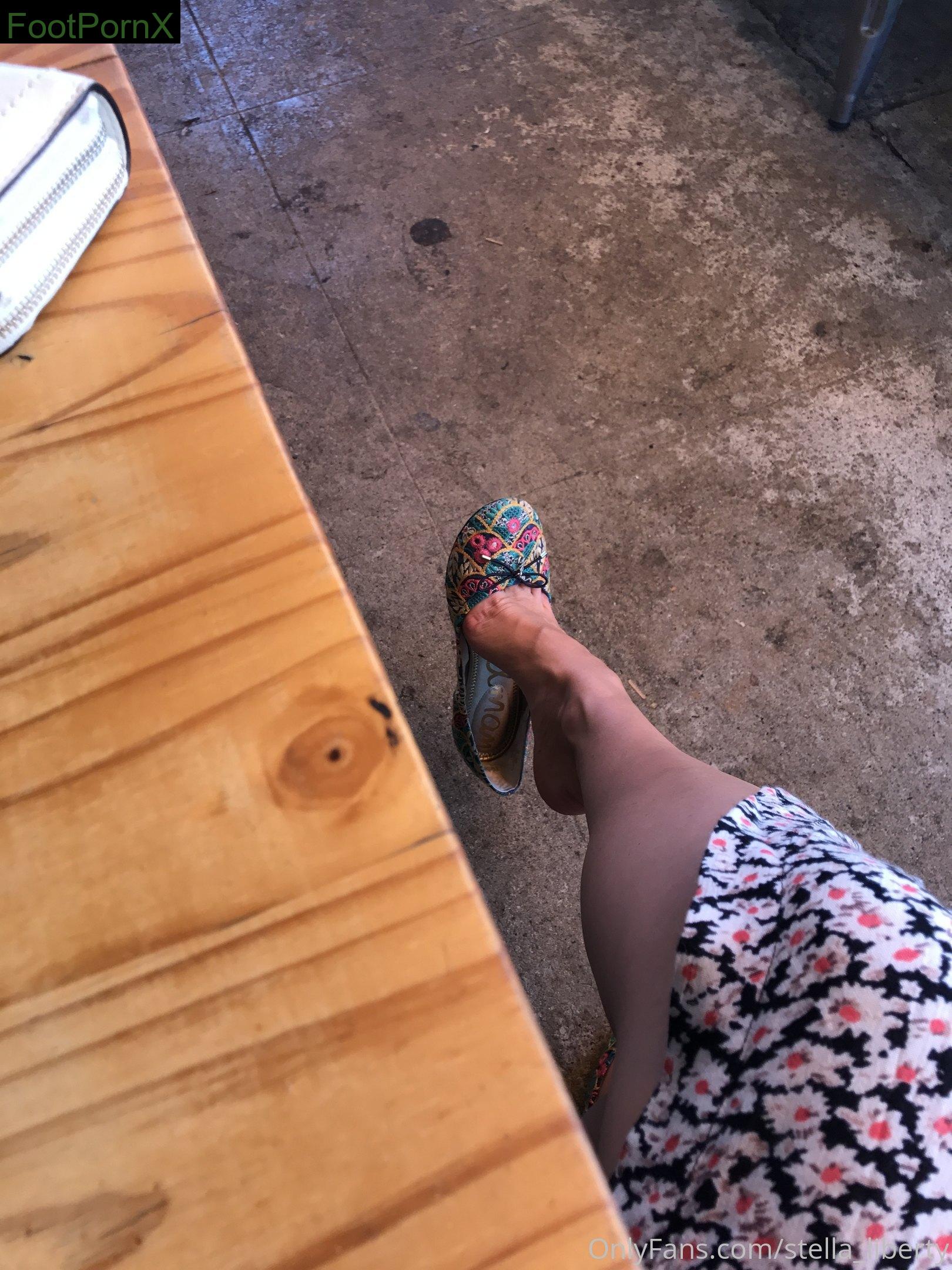 stella_liberty feet