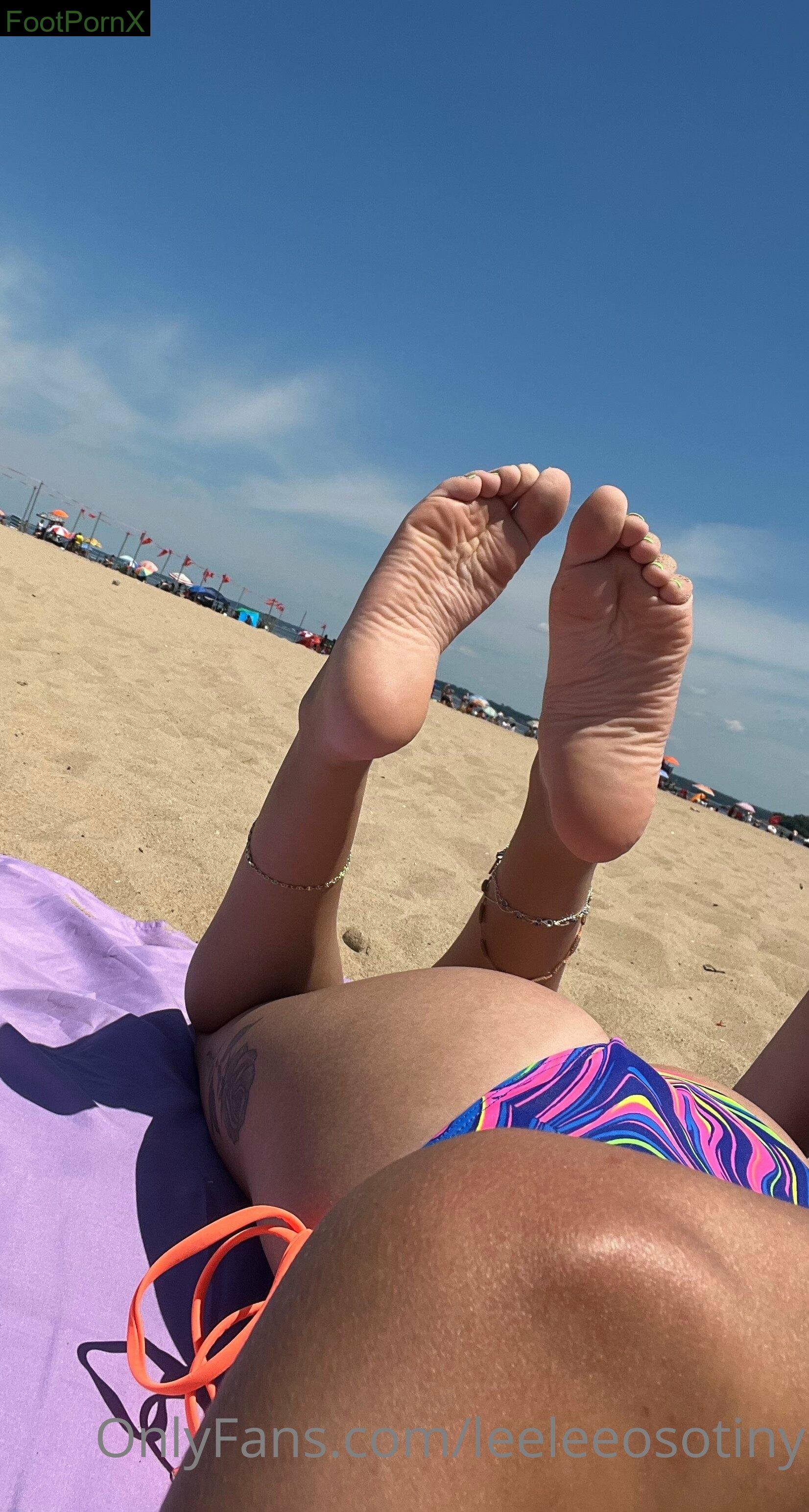 leeleeosotiny feet