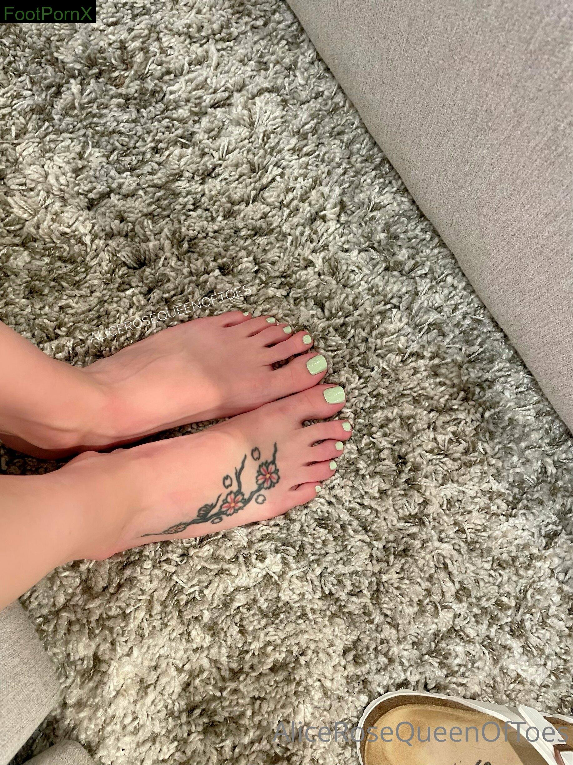 alicerosequeenoftoes feet