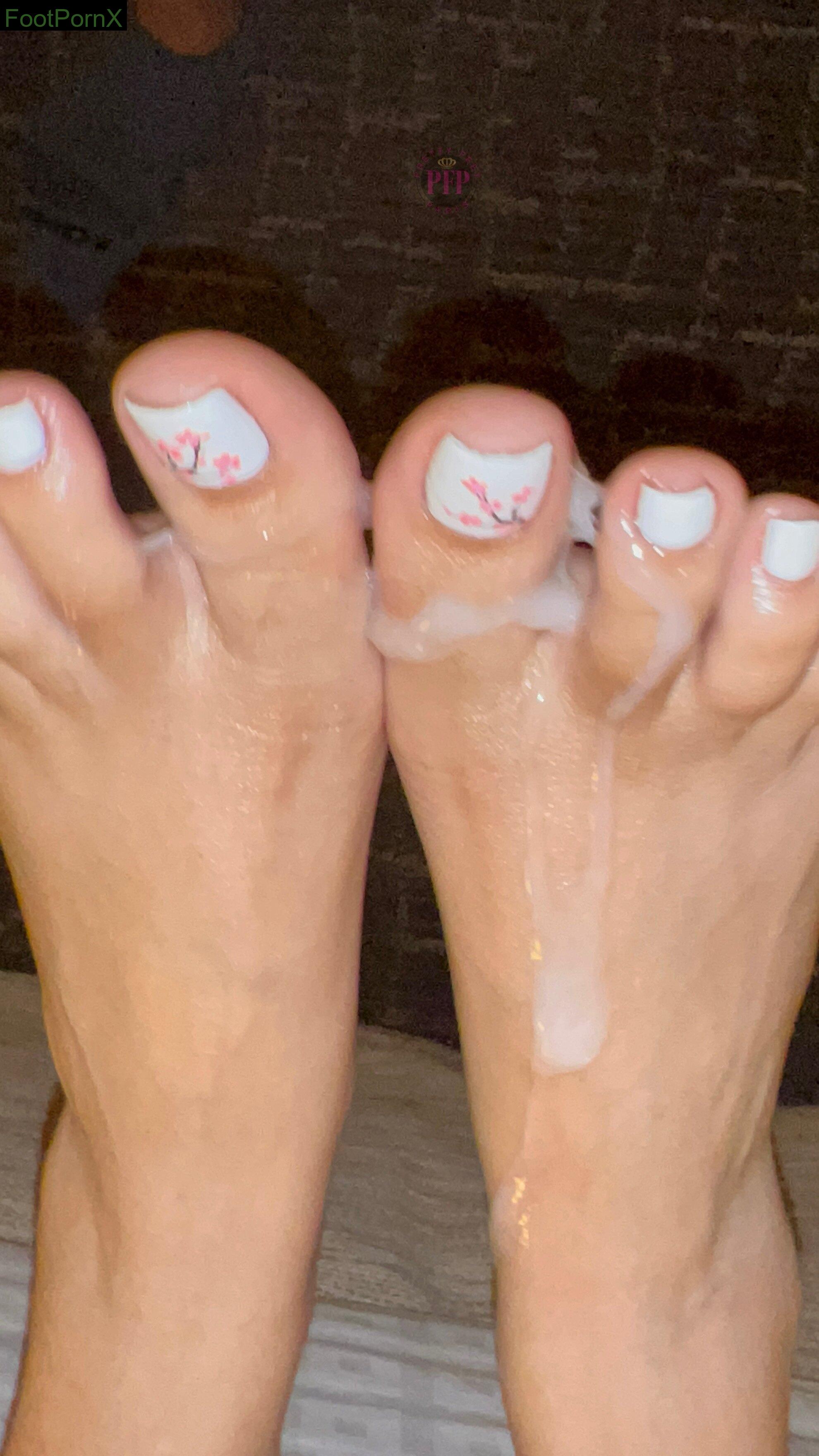 PrettyFeetParis feet