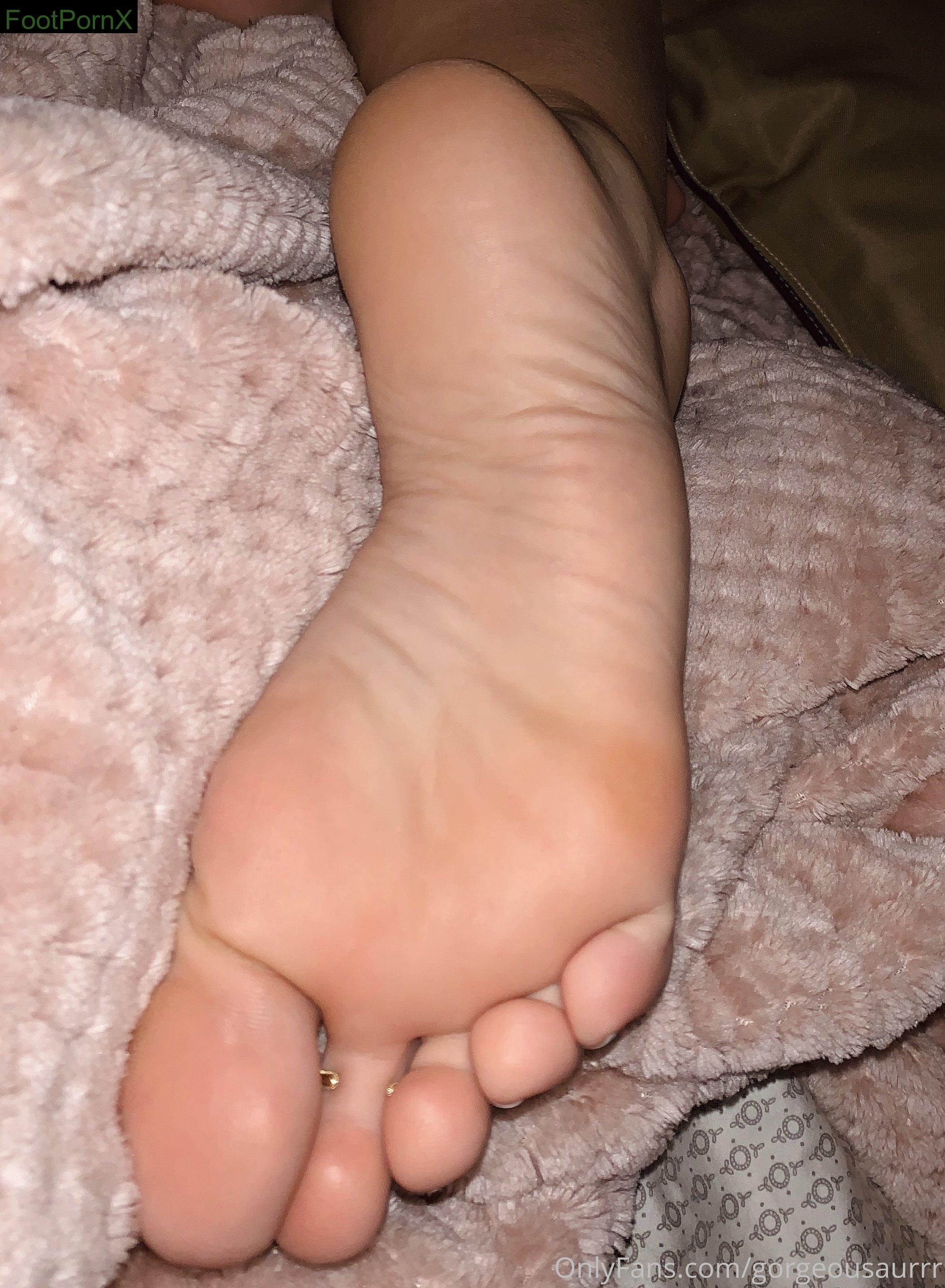 gorgeousaurrr feet