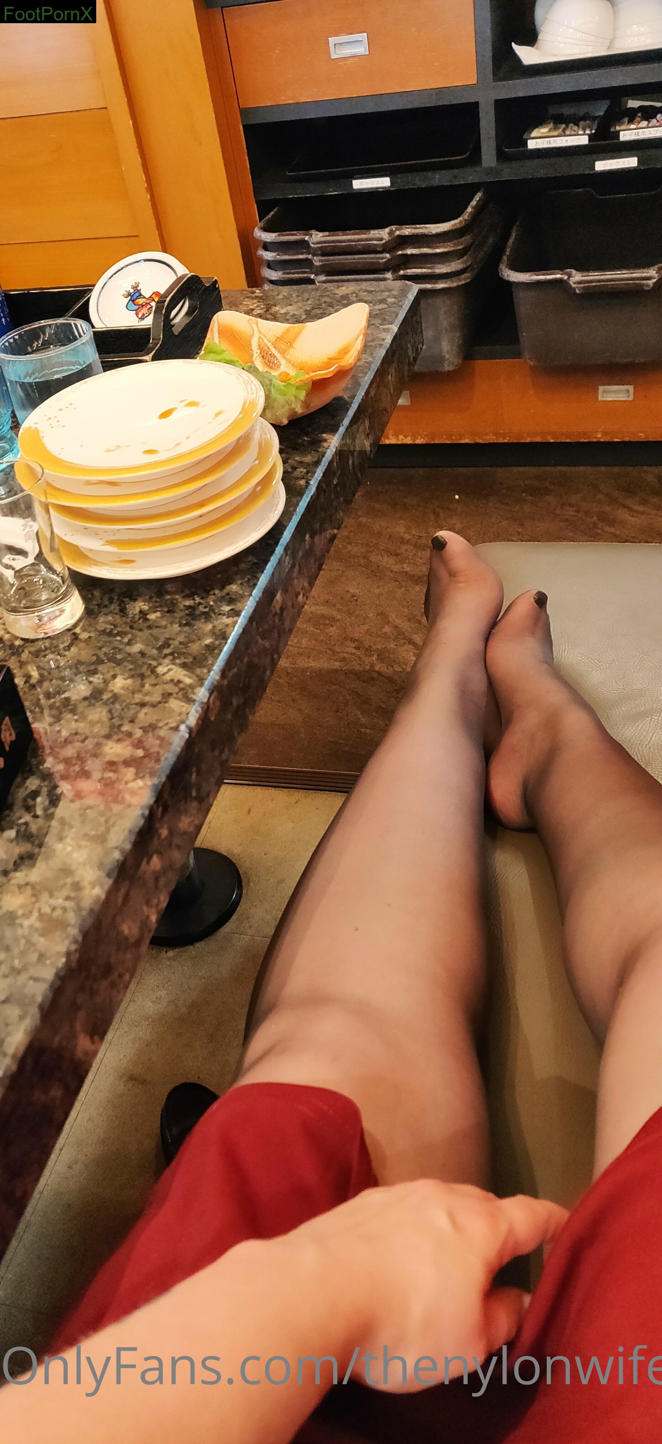 thenylonwifediaries feet