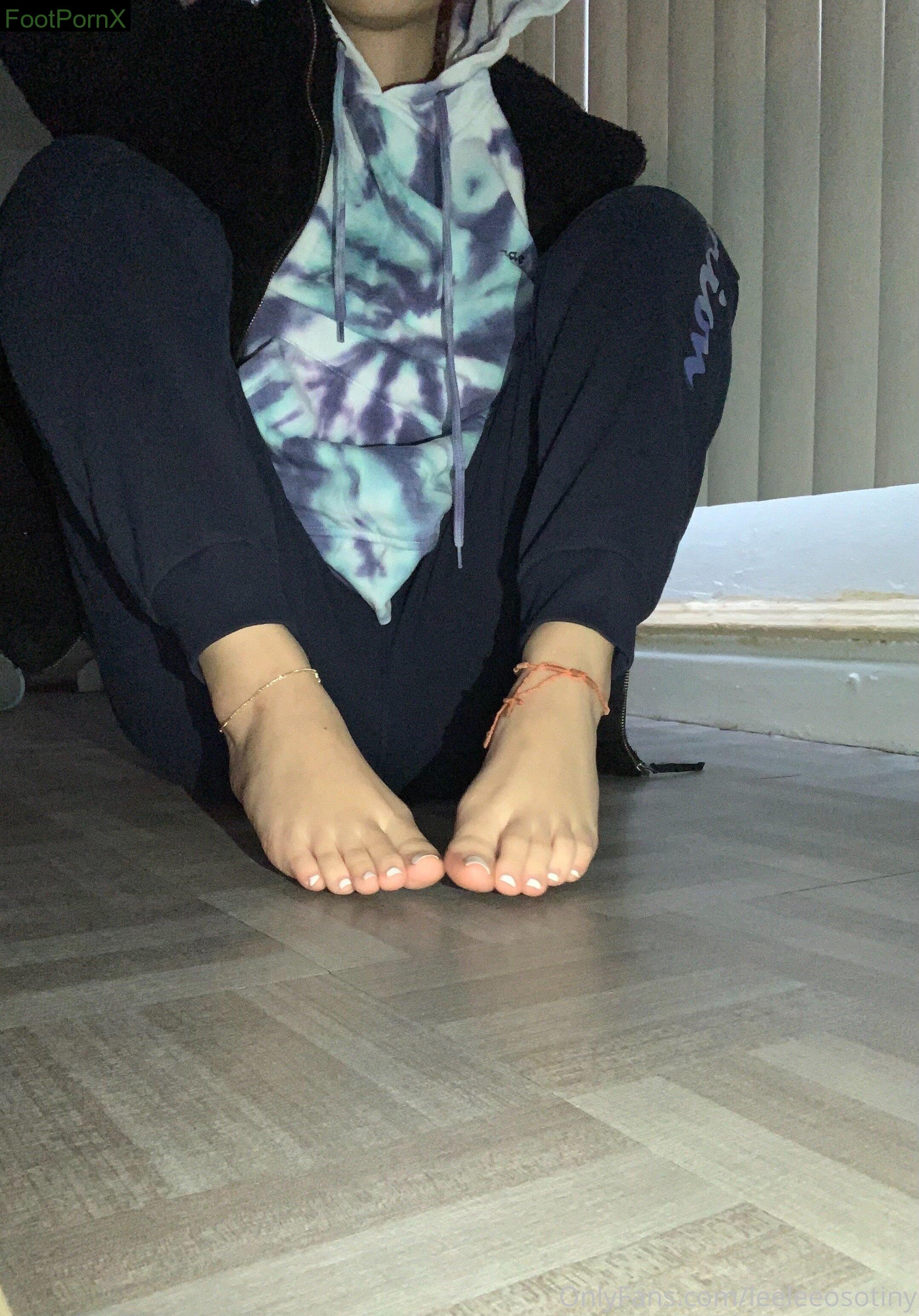 leeleeosotiny feet