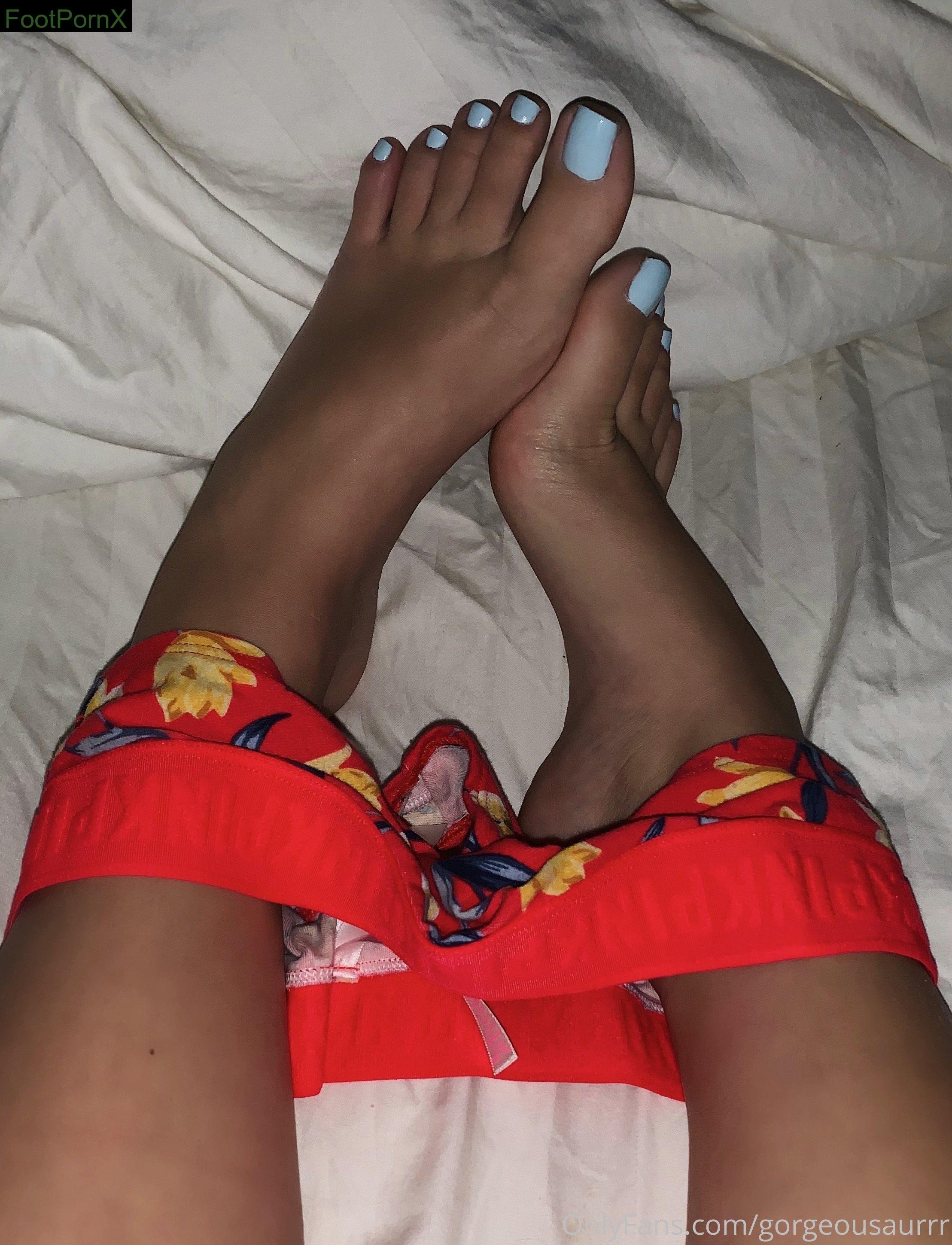 gorgeousaurrr feet